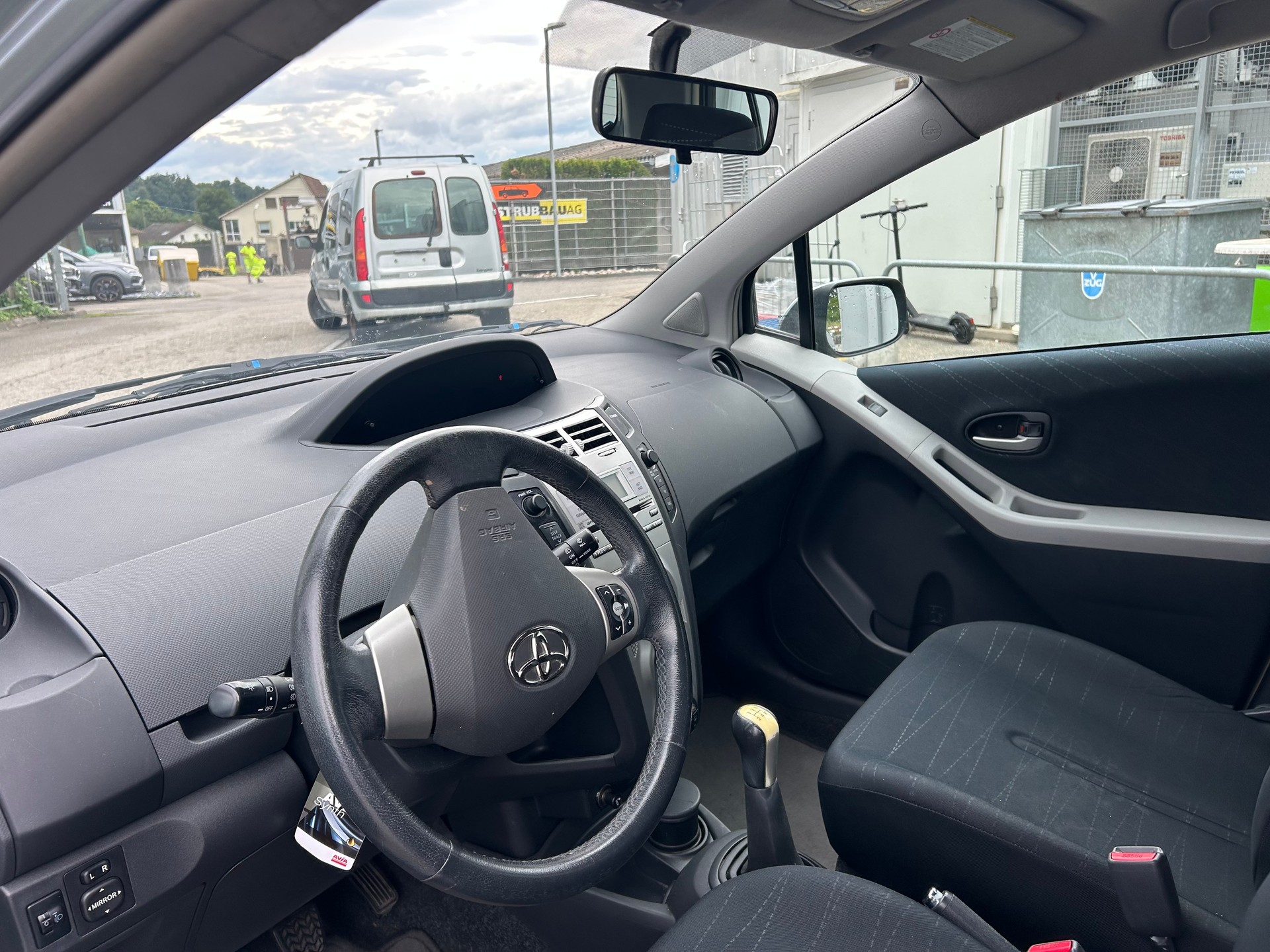 TOYOTA Yaris 1.3 Linea Sol-image-7