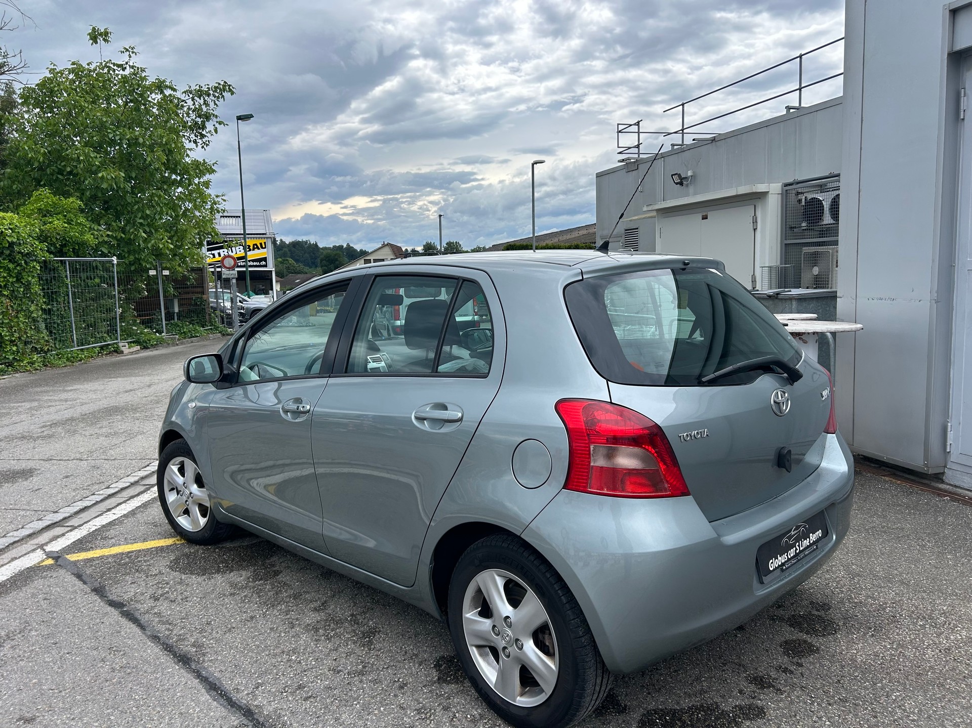 TOYOTA Yaris 1.3 Linea Sol-image-3