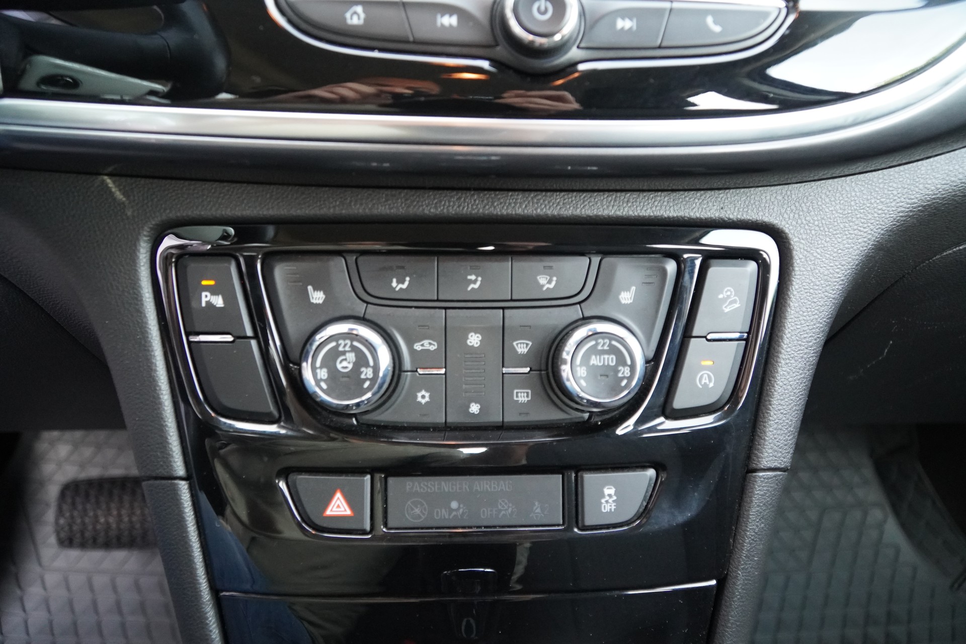 OPEL Mokka X 1.4i 16V Turbo Enjoy 4WD Automatik-image-18