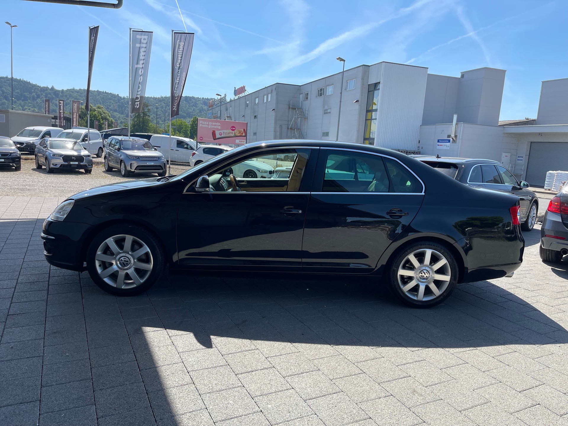 VW Jetta 2.0 FSI Turbo Sportline-image-8