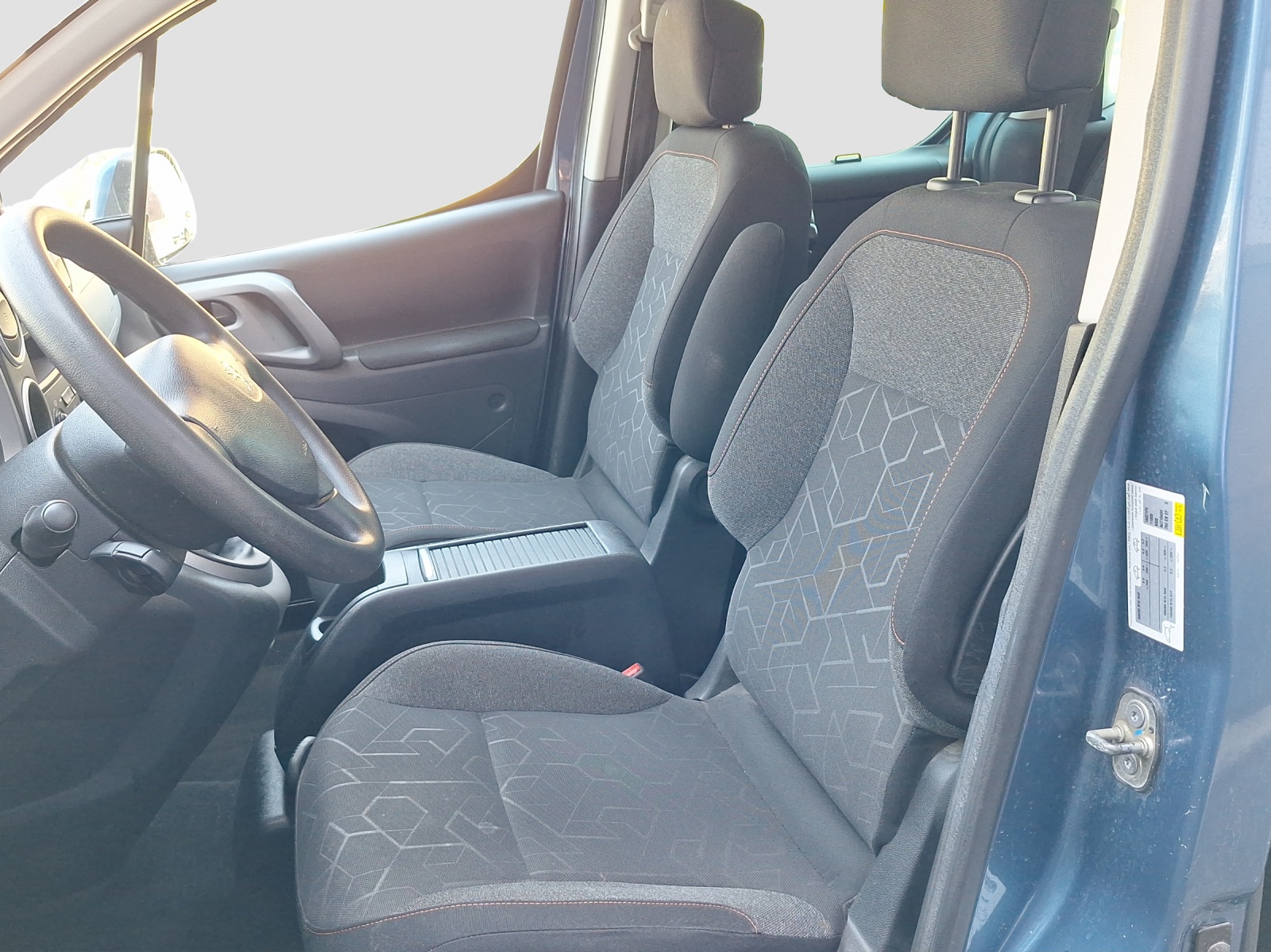 PEUGEOT Partner Tepee 1.6 BlueHDI 100 Active-image-9