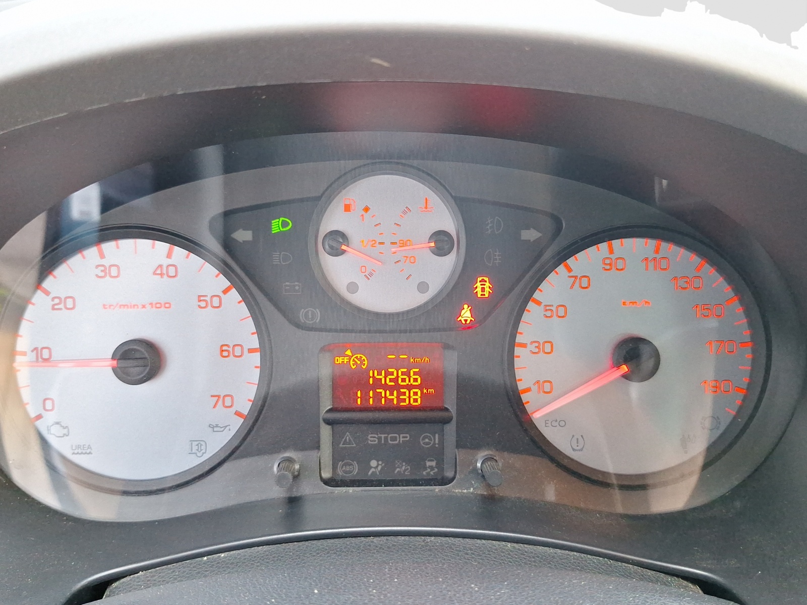 PEUGEOT Partner Tepee 1.6 BlueHDI 100 Active-image-14