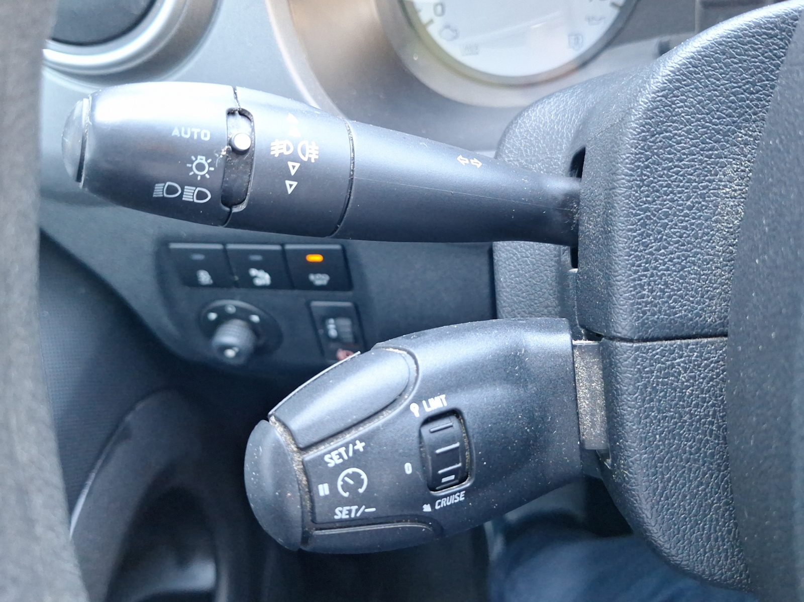 PEUGEOT Partner Tepee 1.6 BlueHDI 100 Active-image-16