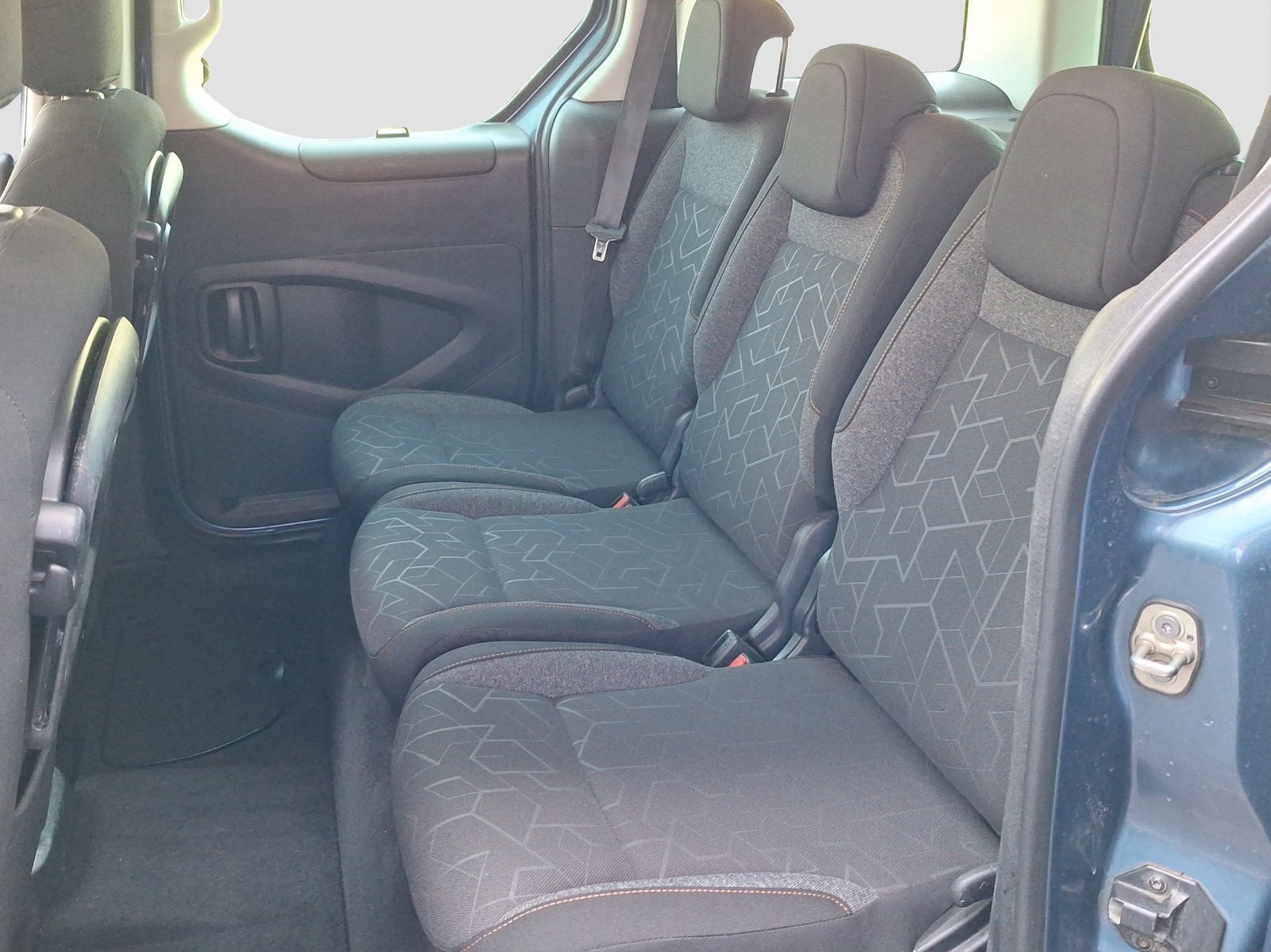PEUGEOT Partner Tepee 1.6 BlueHDI 100 Active-image-10