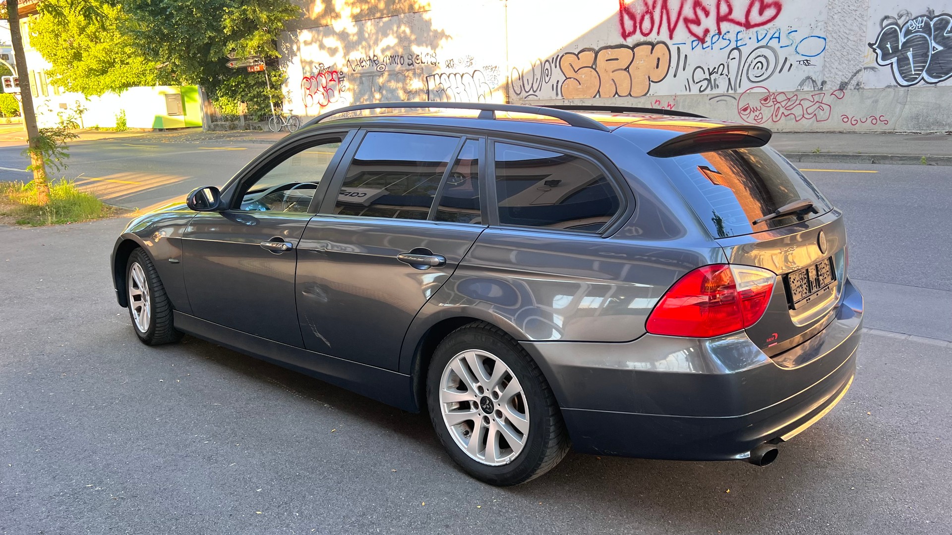 BMW 320i Touring-image-4