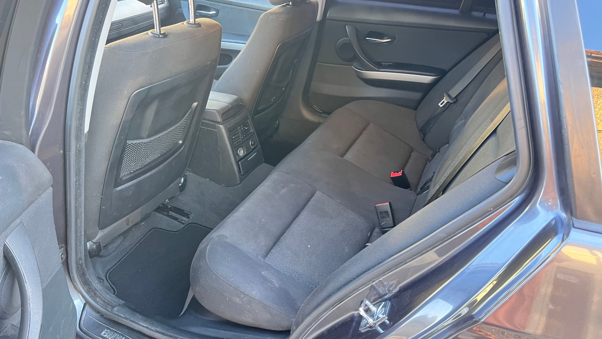 BMW 320i Touring-image-6