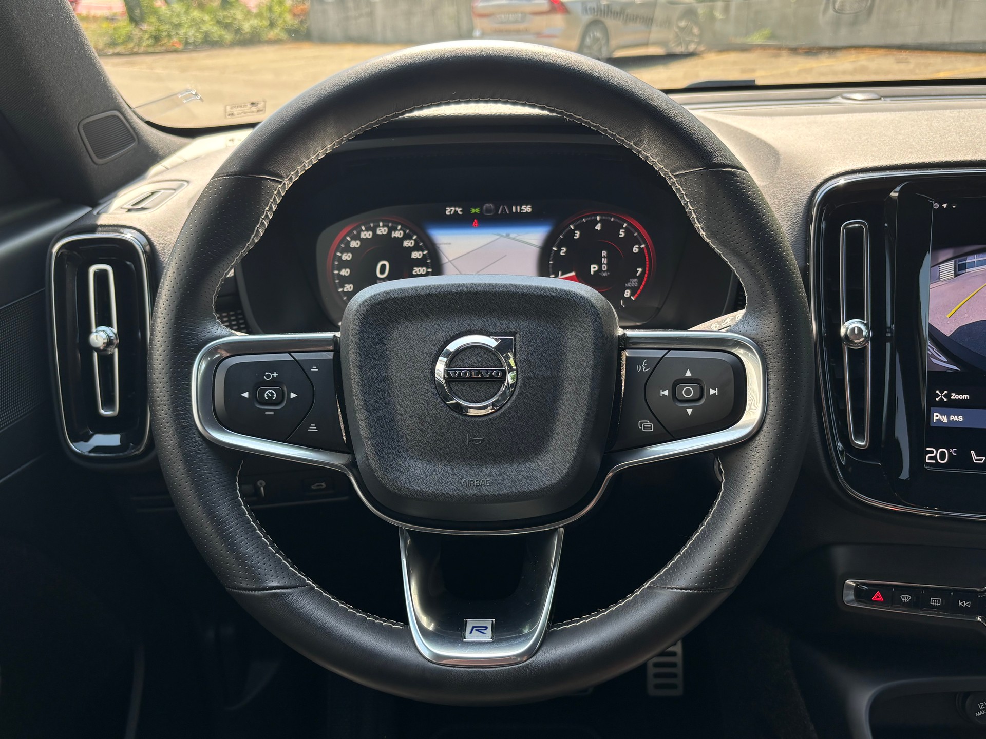 VOLVO XC40 2.0 T5 R-Design AWD-image-18