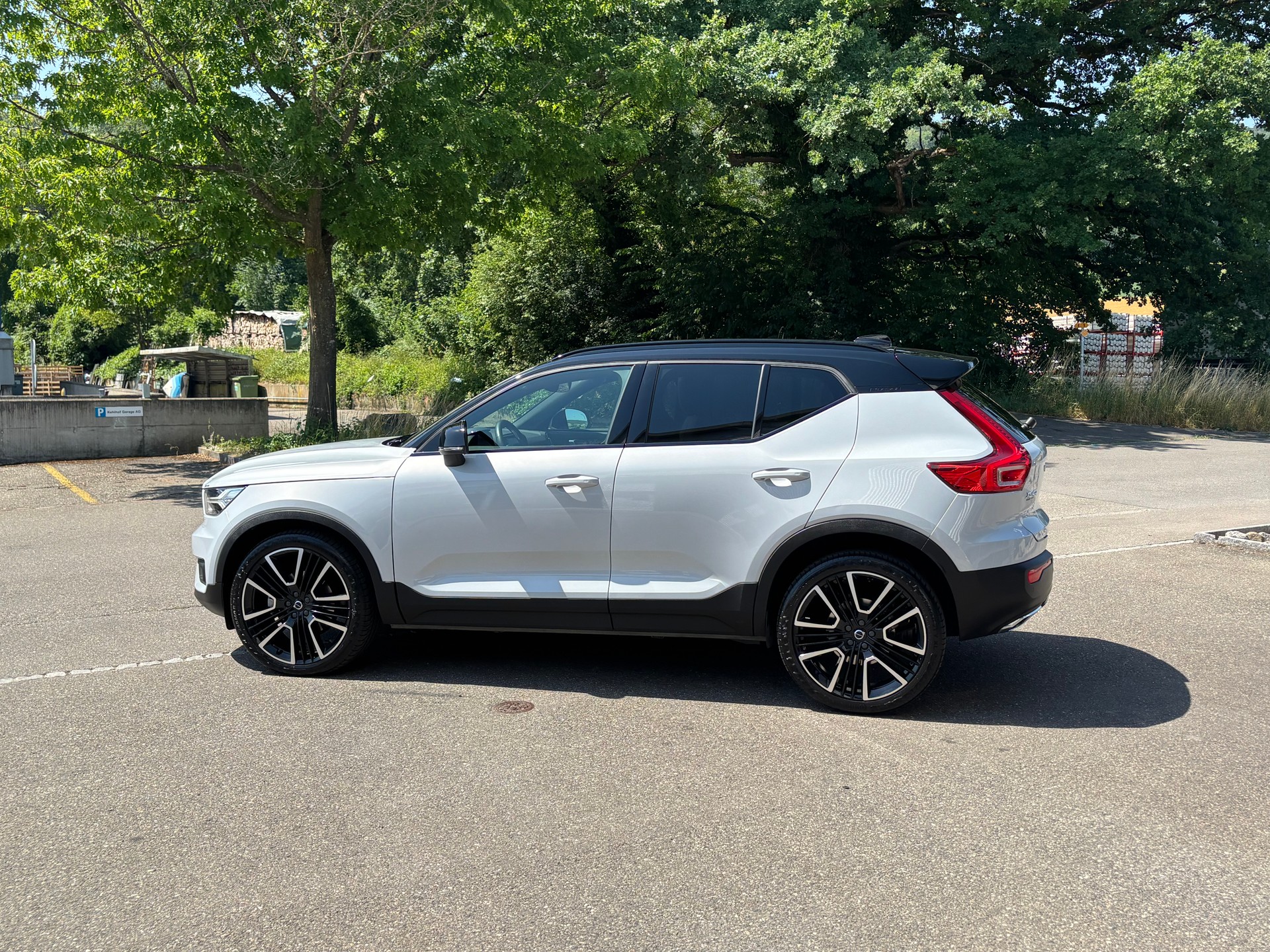 VOLVO XC40 2.0 T5 R-Design AWD-image-4