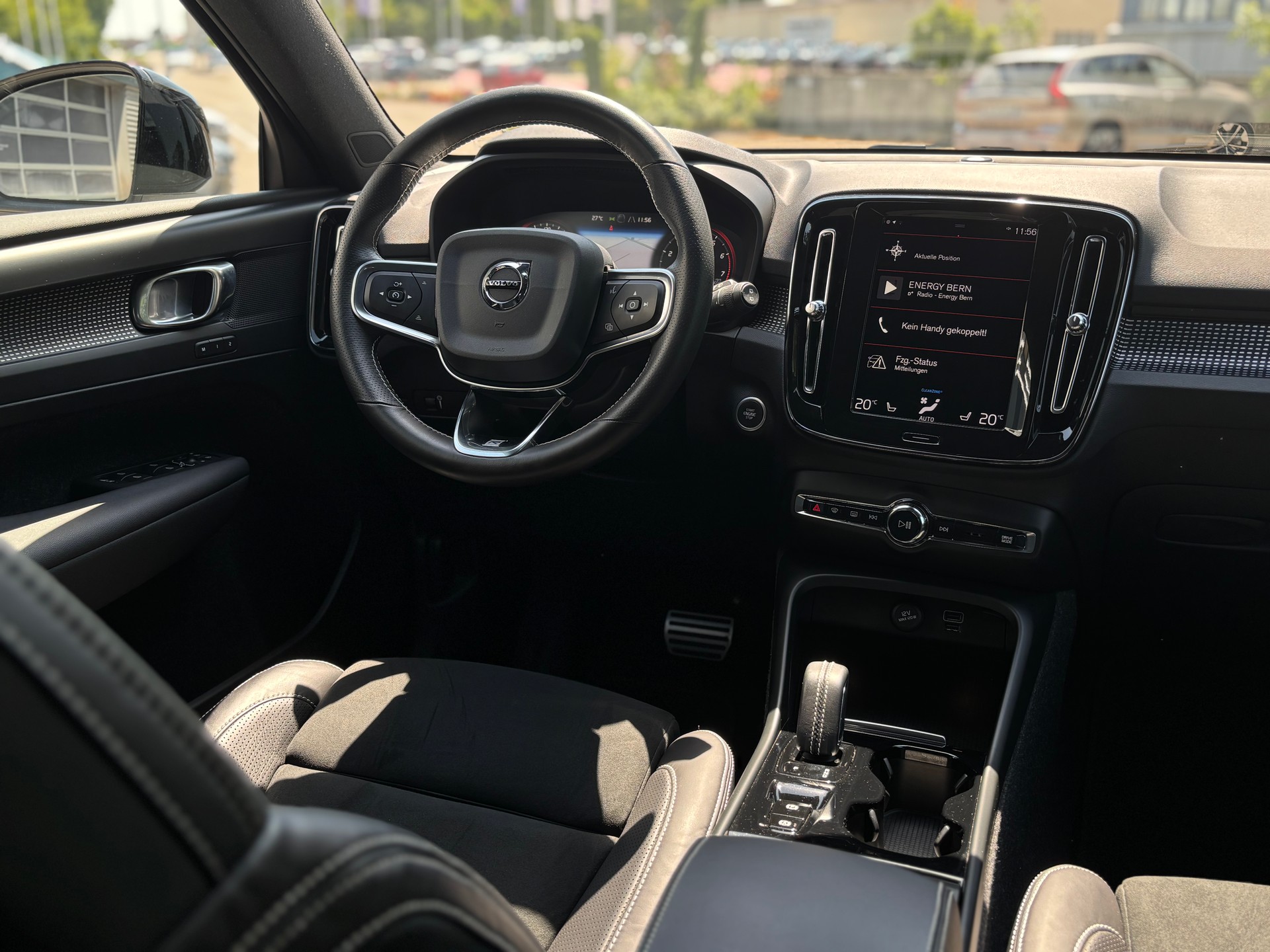 VOLVO XC40 2.0 T5 R-Design AWD-image-13