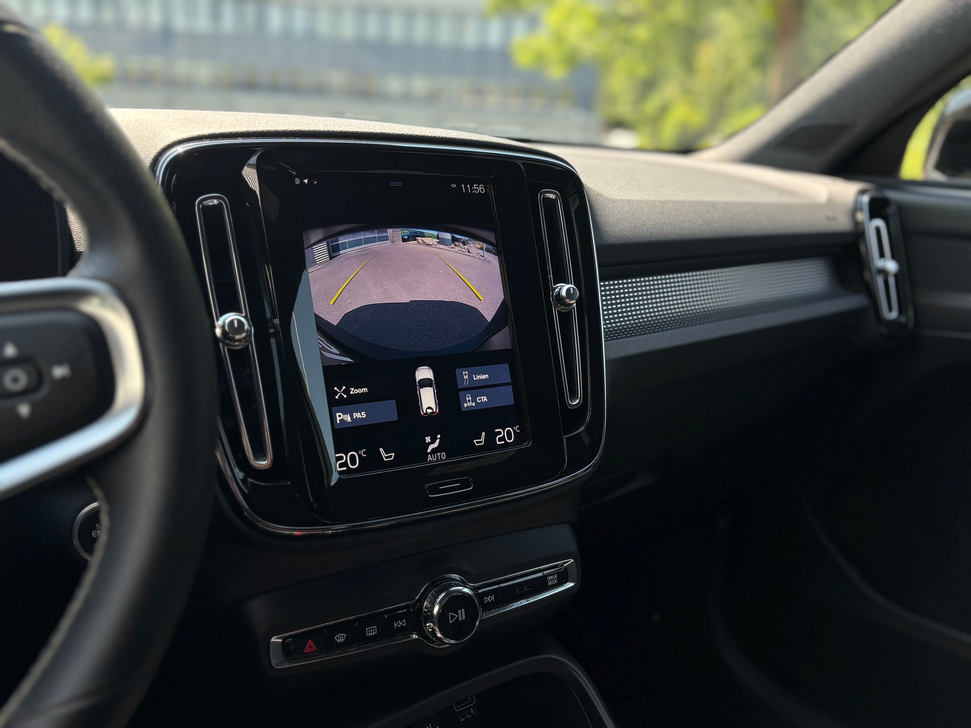 VOLVO XC40 2.0 T5 R-Design AWD-image-14