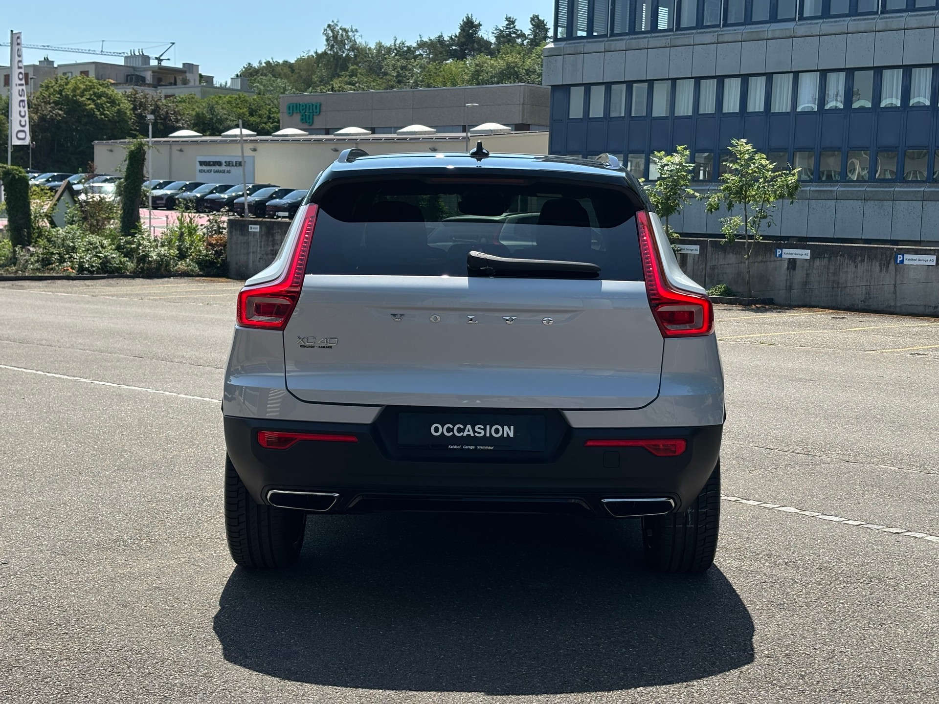 VOLVO XC40 2.0 T5 R-Design AWD-image-8