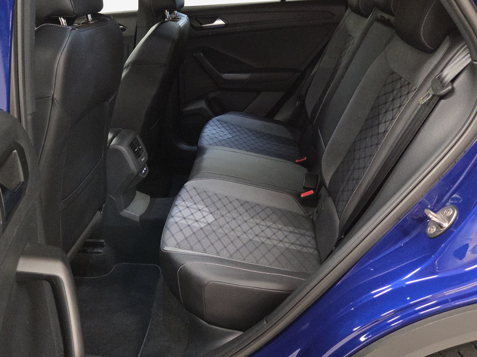 VW T-Roc 1.5 TSI EVO R-Line DSG-image-11