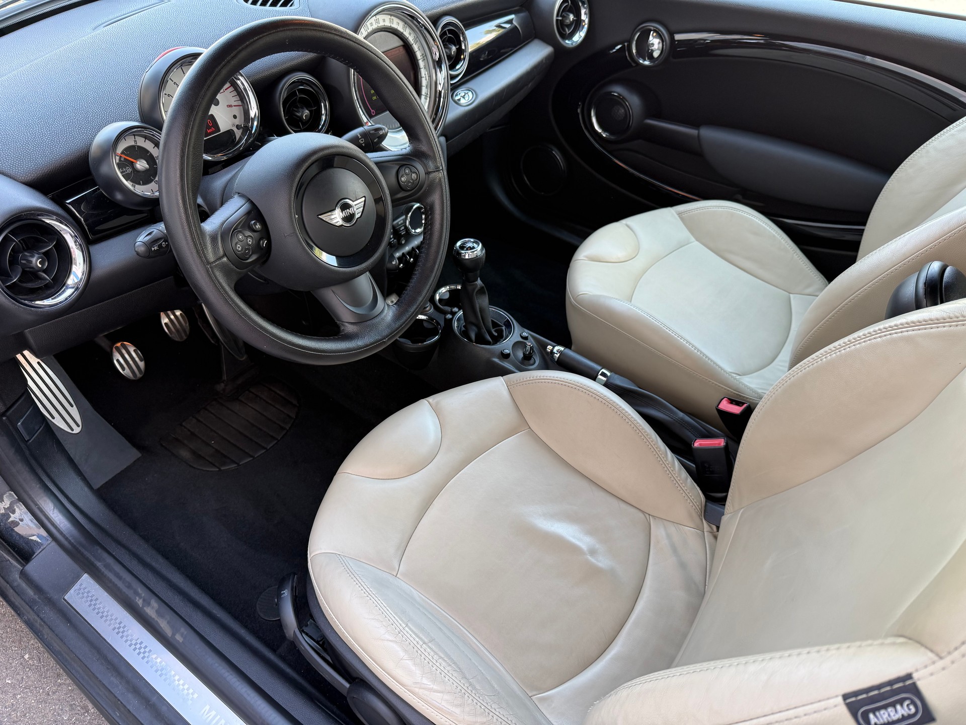 MINI Cooper S Cabriolet-image-9