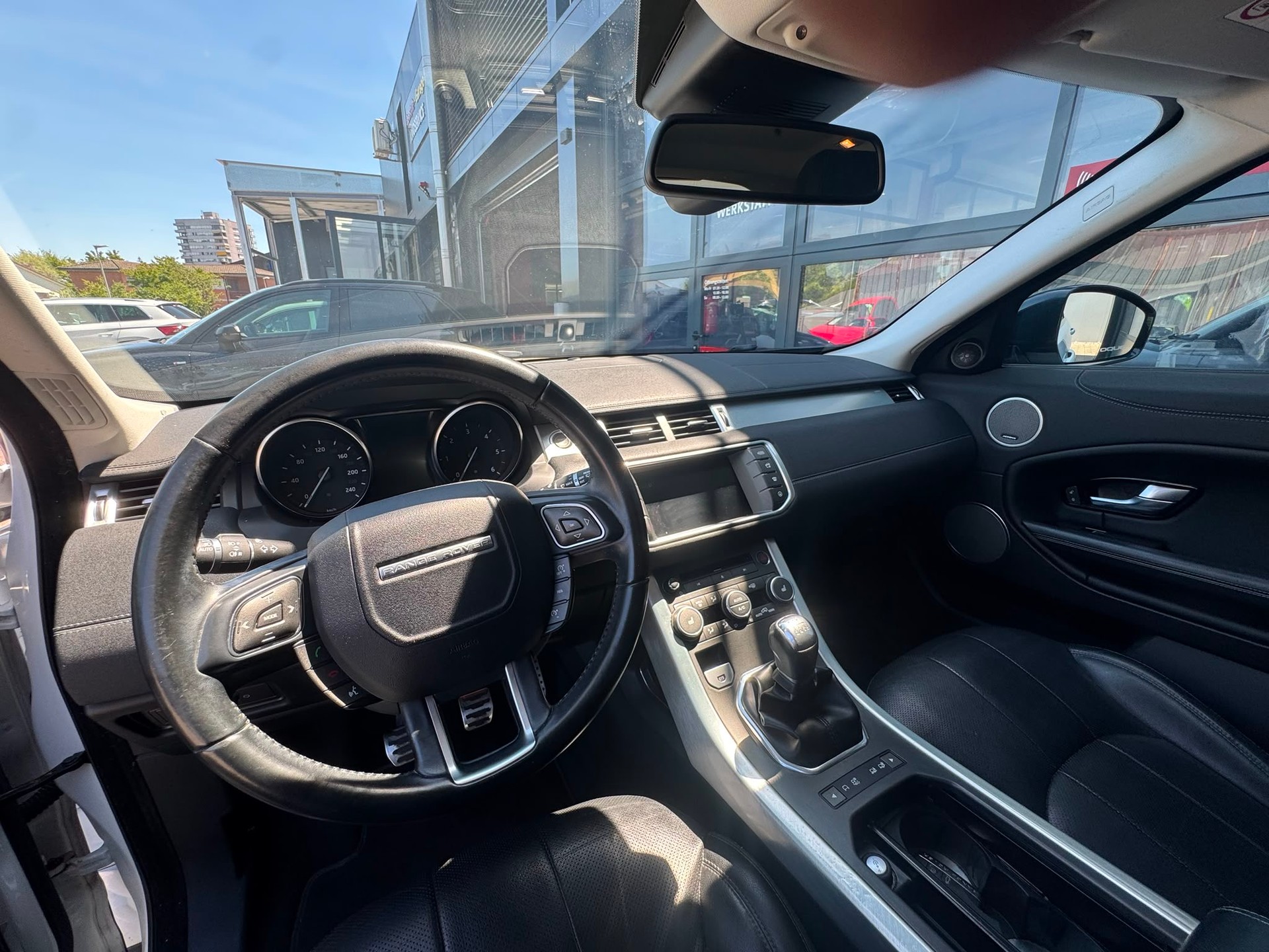 LAND ROVER Range Rover Evoque 2.0 TD4 SE Dynamic-image-7