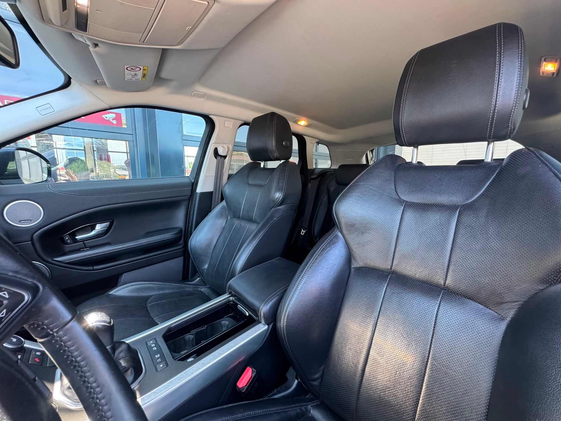 LAND ROVER Range Rover Evoque 2.0 TD4 SE Dynamic-image-9