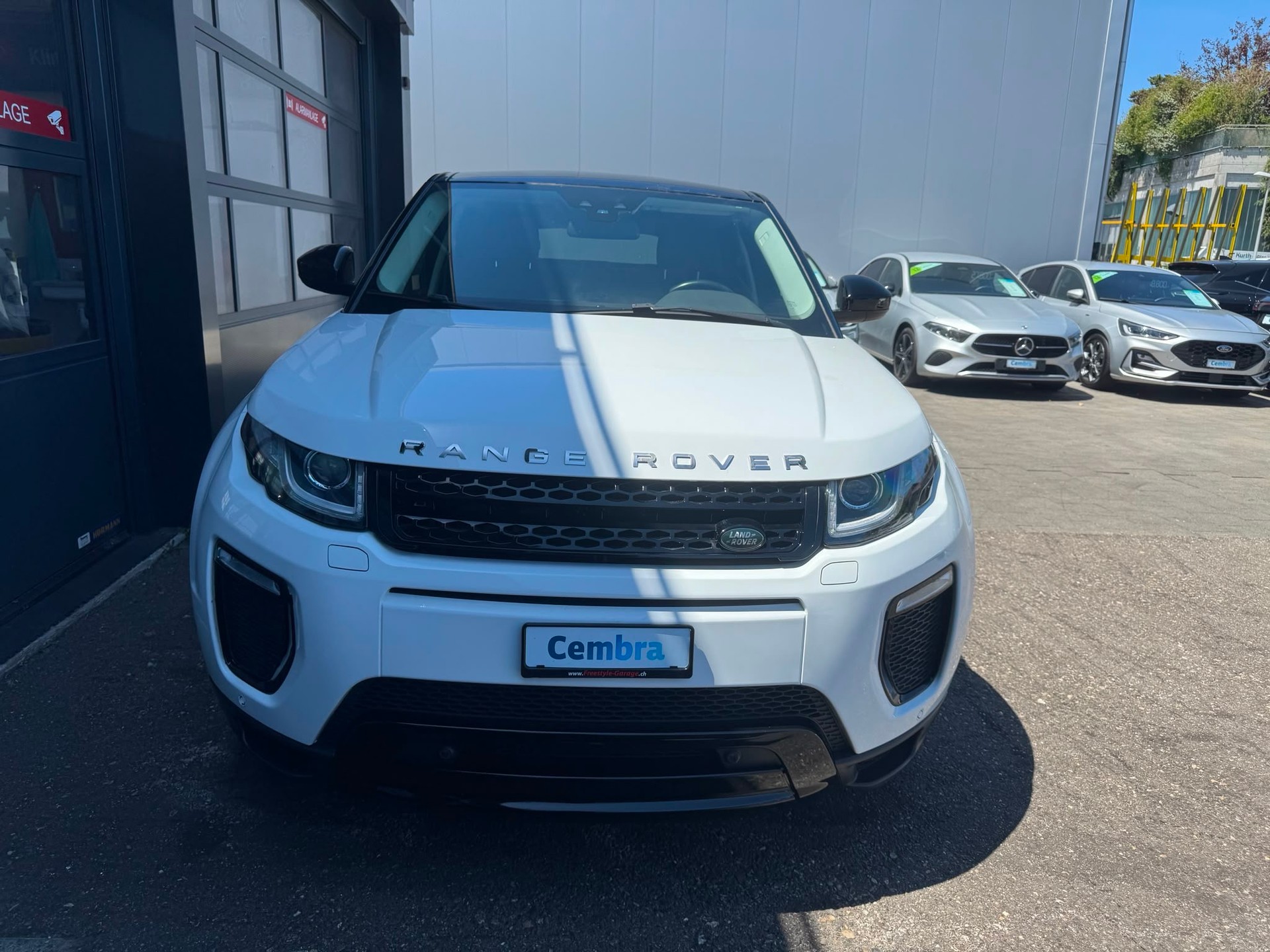LAND ROVER Range Rover Evoque 2.0 TD4 SE Dynamic-image-1