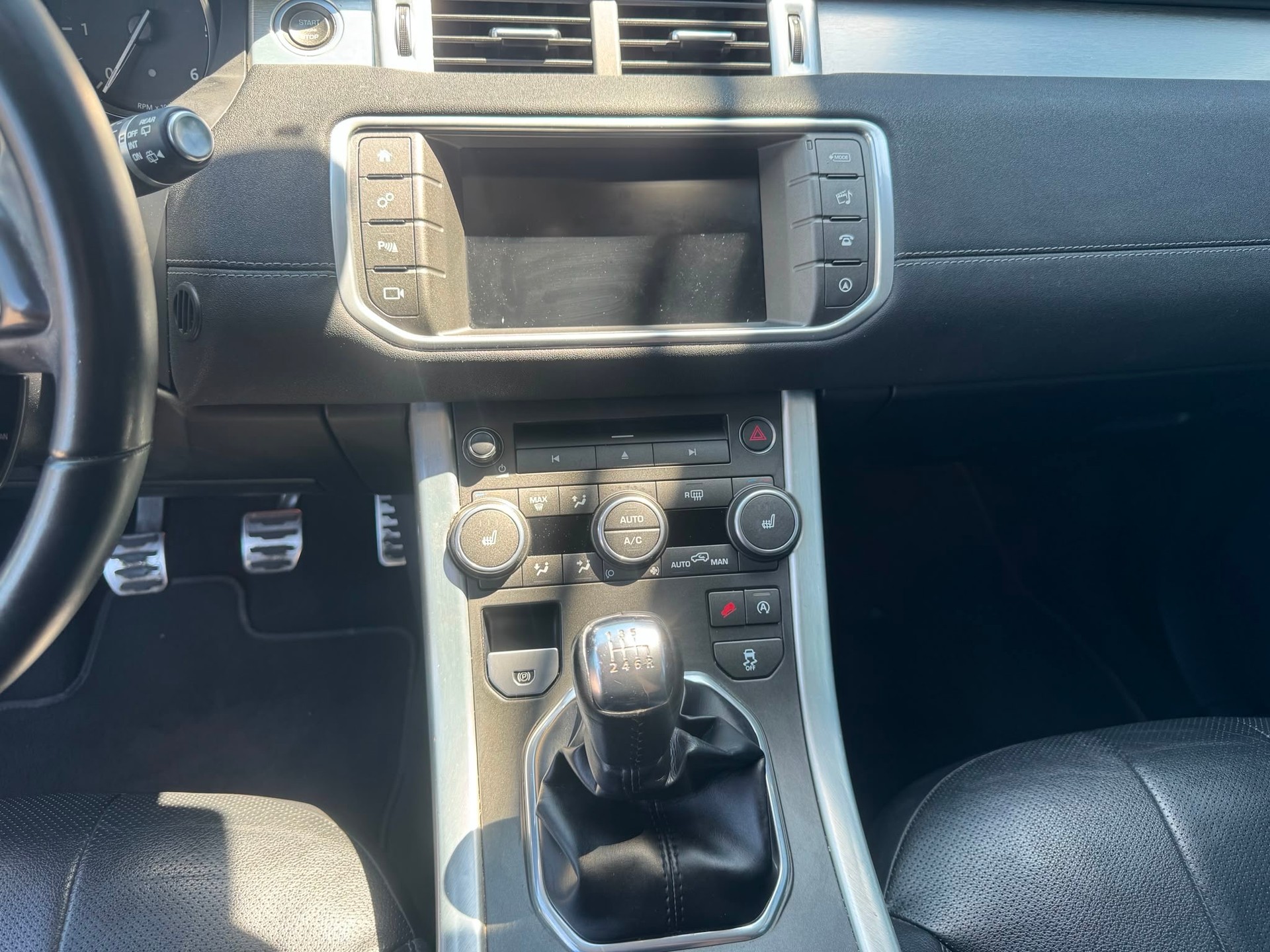 LAND ROVER Range Rover Evoque 2.0 TD4 SE Dynamic-image-8