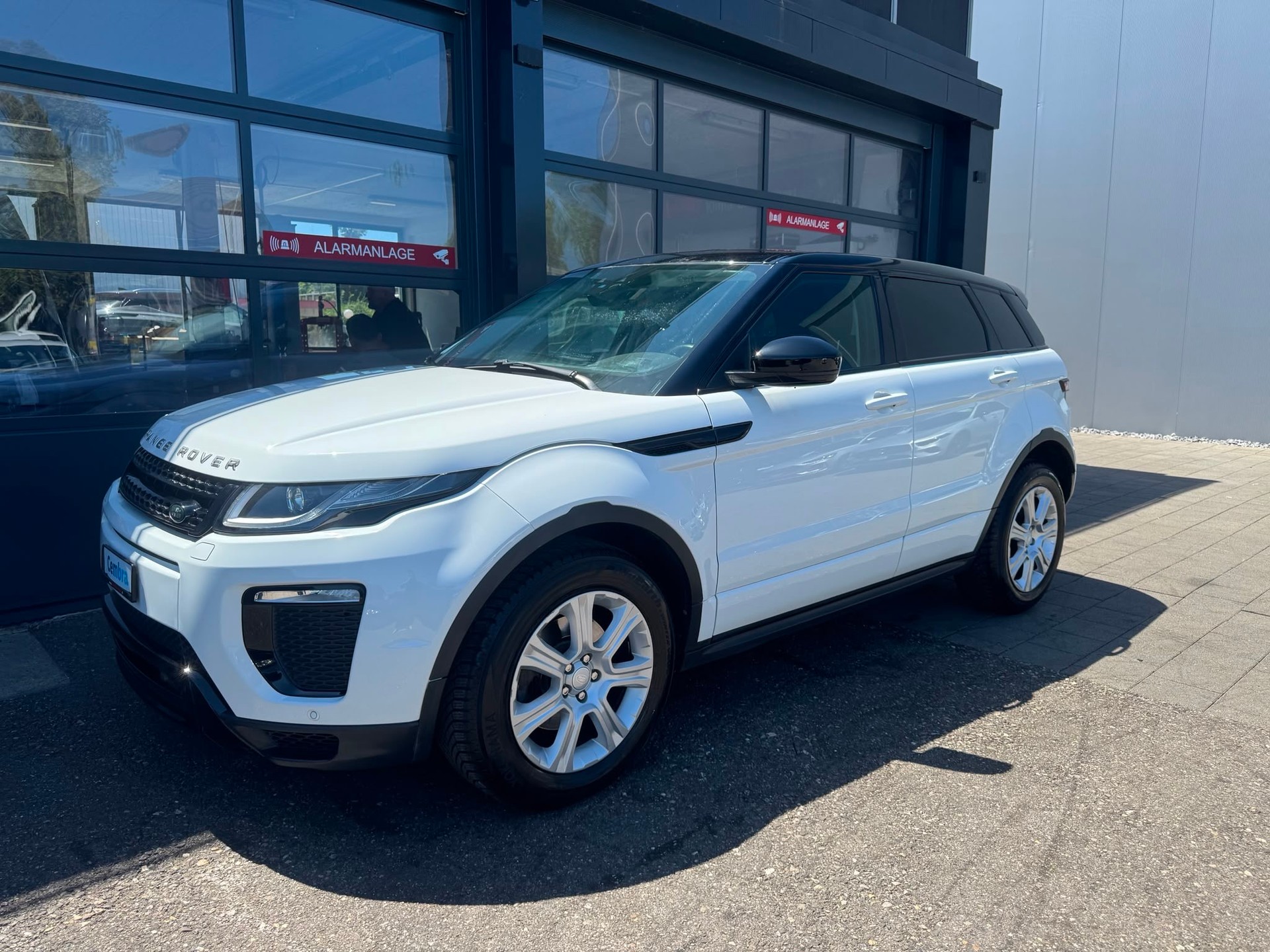 LAND ROVER Range Rover Evoque 2.0 TD4 SE Dynamic-image-0