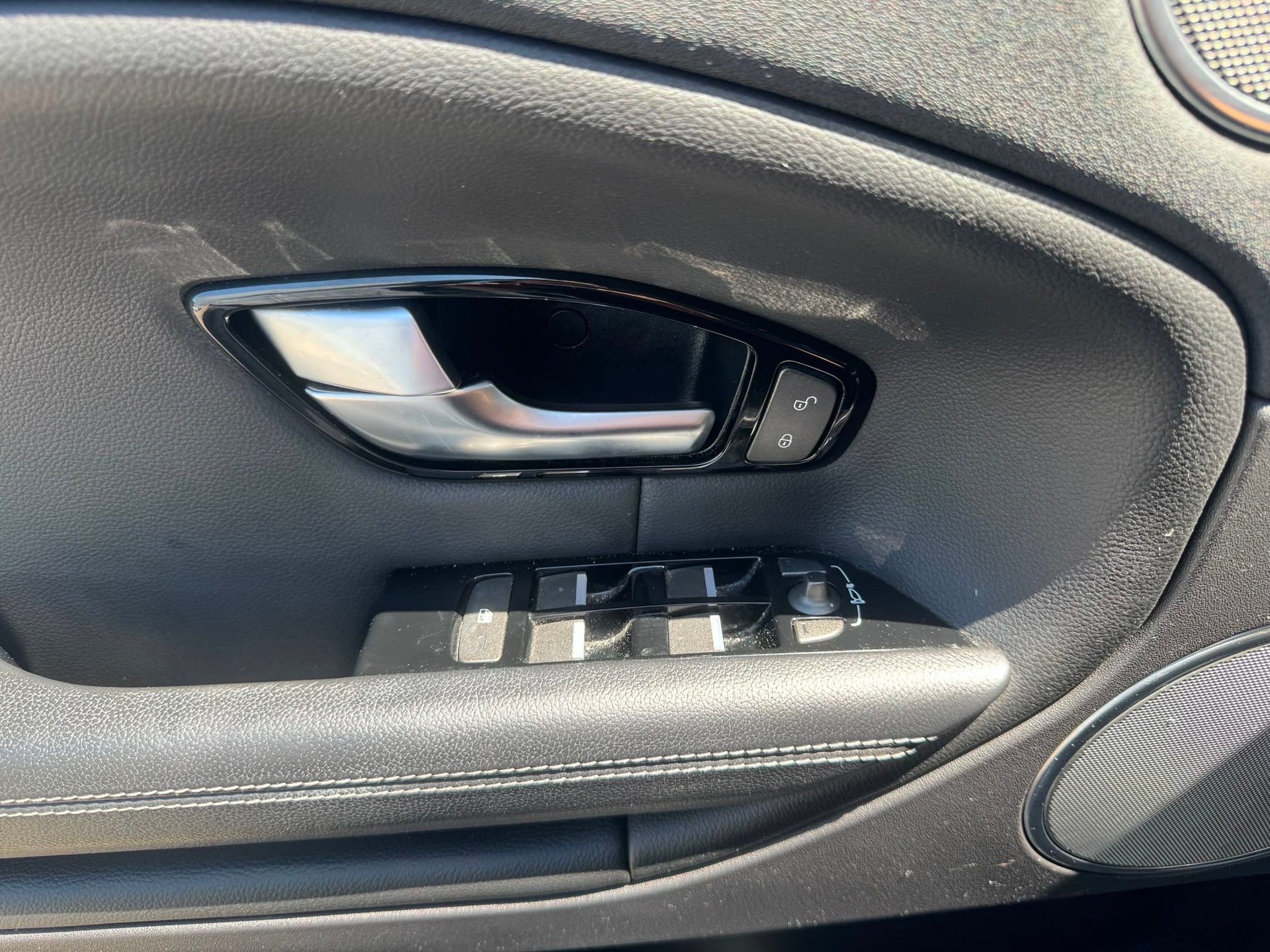 LAND ROVER Range Rover Evoque 2.0 TD4 SE Dynamic-image-10