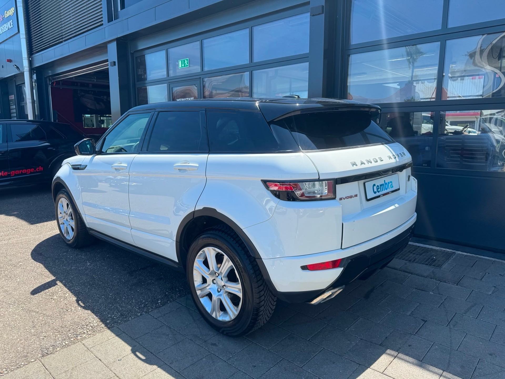 LAND ROVER Range Rover Evoque 2.0 TD4 SE Dynamic-image-3