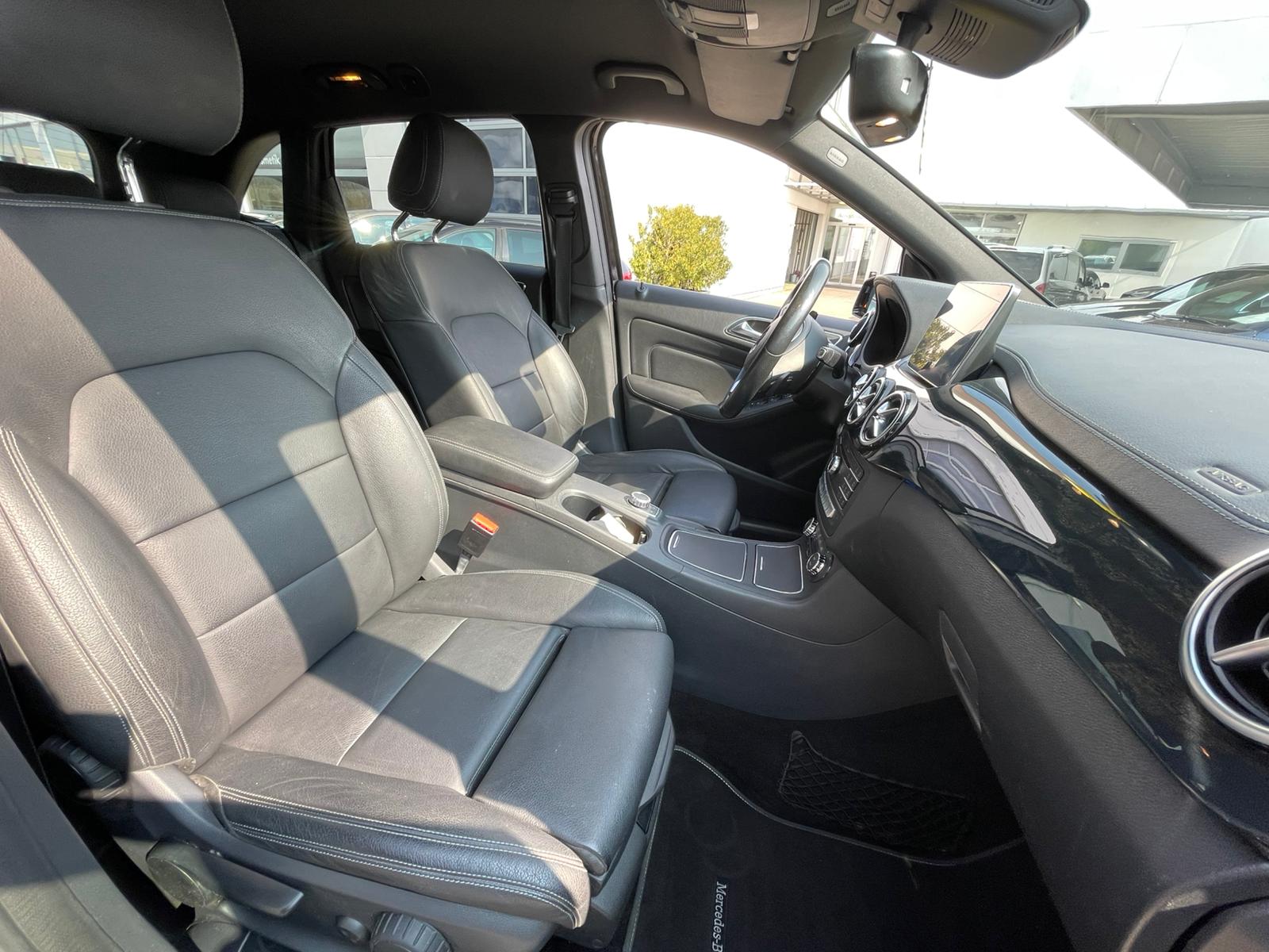 MERCEDES-BENZ B 220 CDI Swiss Star Edition Urban 4Matic 7G-DCT-image-13