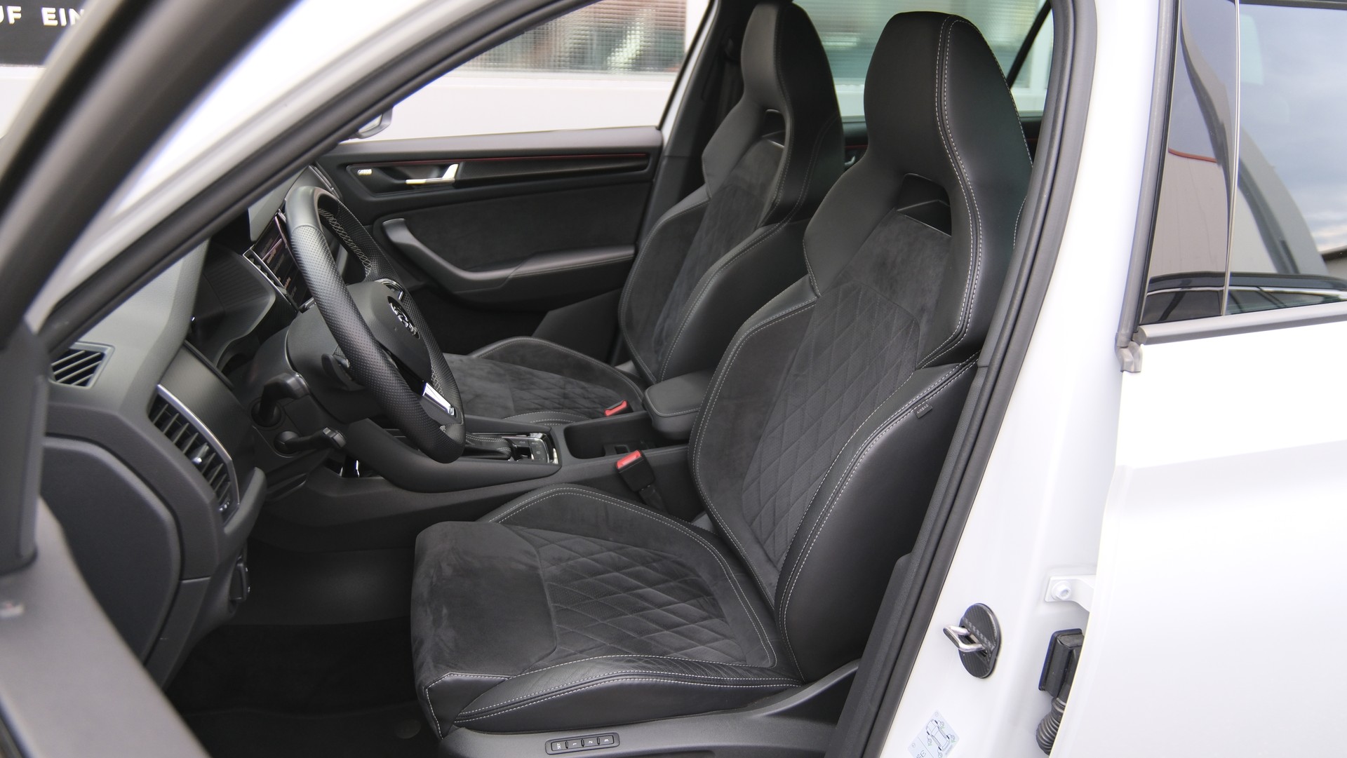 SKODA Kodiaq 2.0 TSI 4x4 Sport Line-image-3