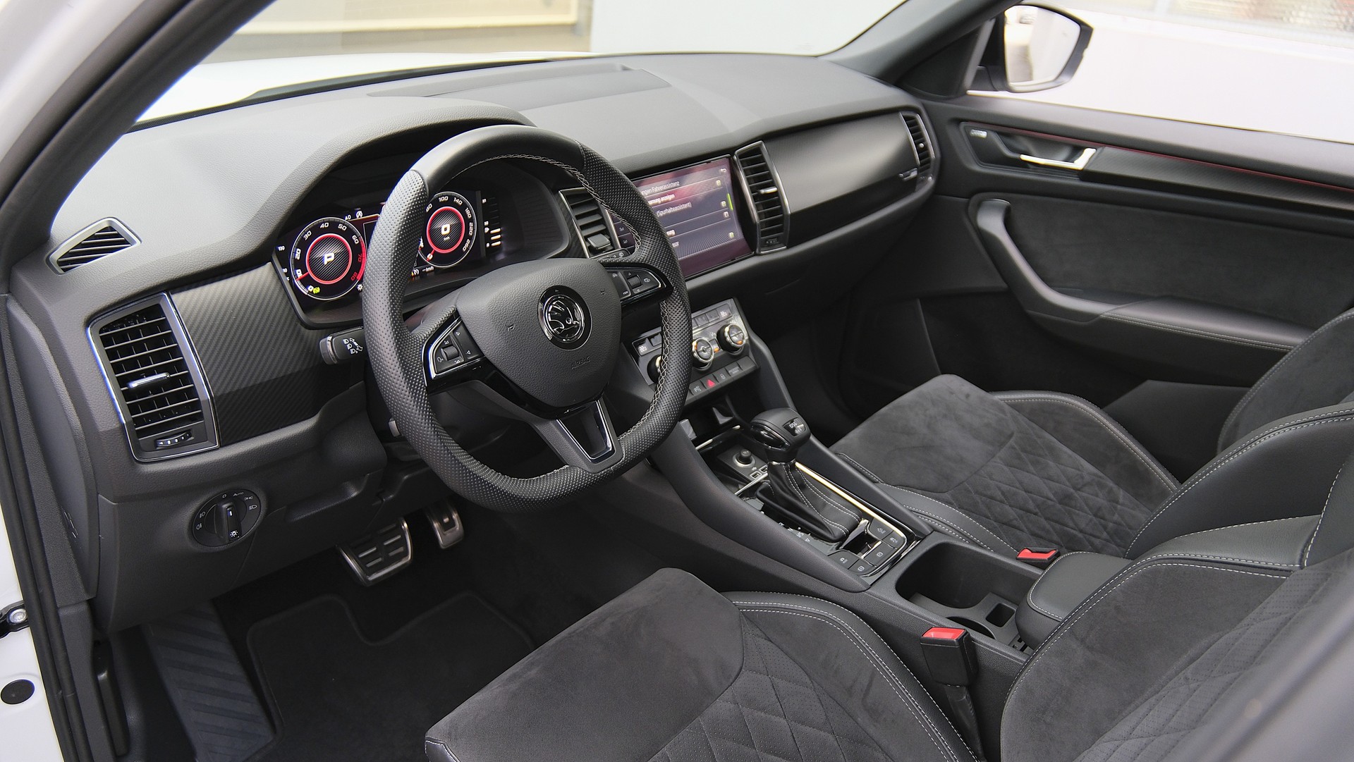 SKODA Kodiaq 2.0 TSI 4x4 Sport Line-image-14