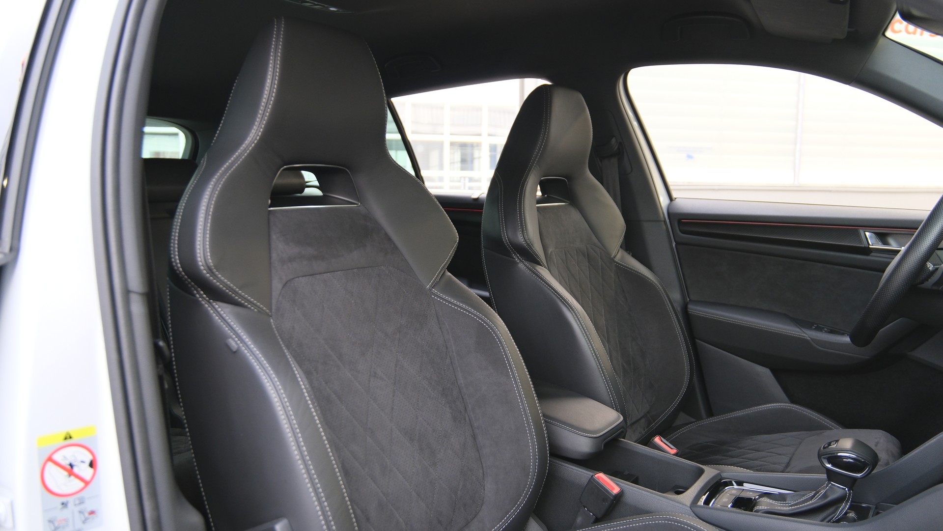 SKODA Kodiaq 2.0 TSI 4x4 Sport Line-image-13