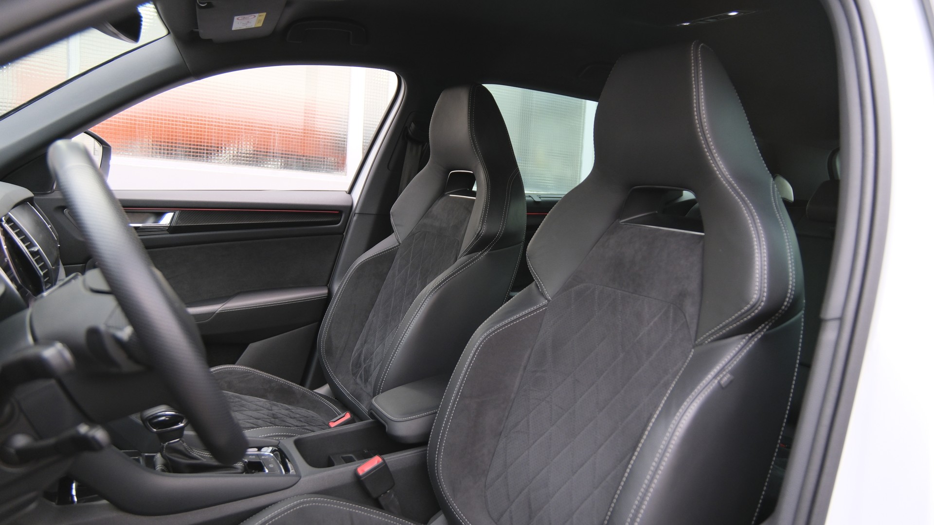 SKODA Kodiaq 2.0 TSI 4x4 Sport Line-image-4