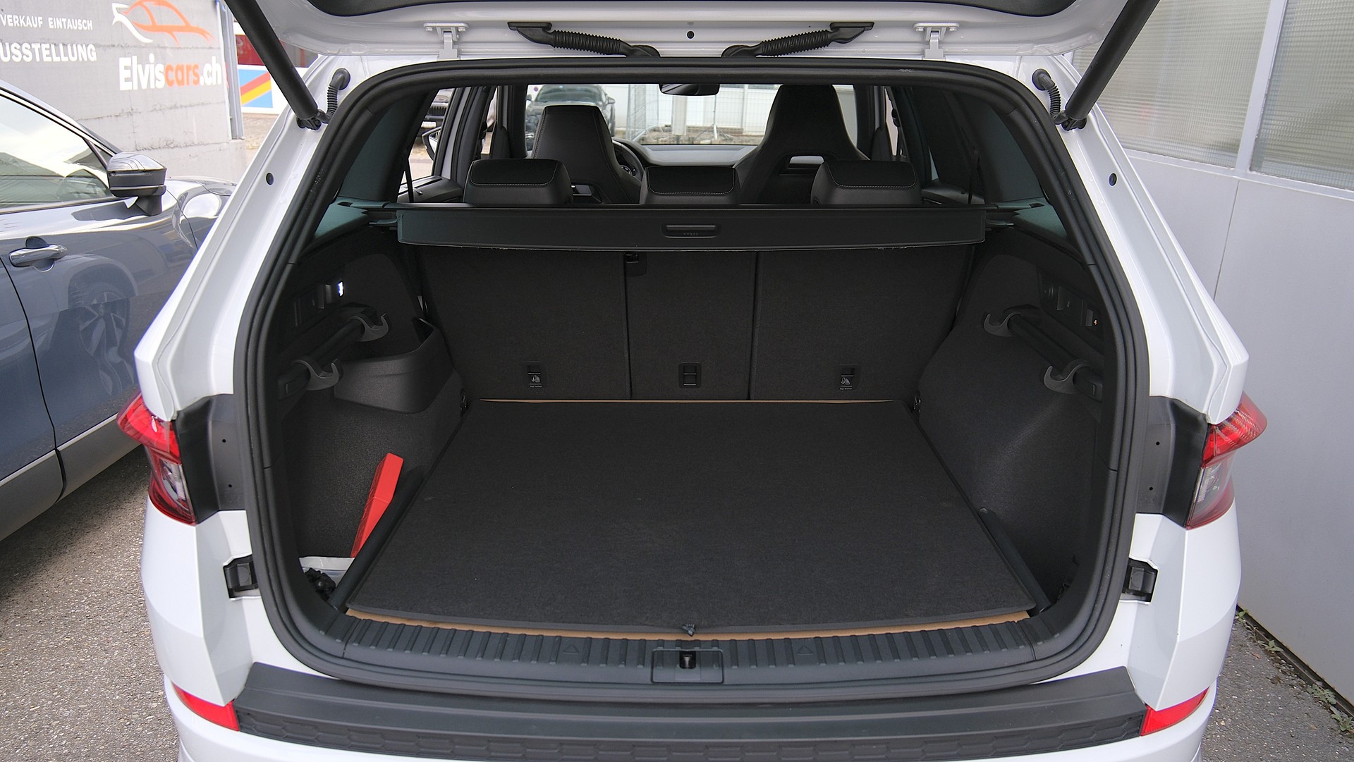 SKODA Kodiaq 2.0 TSI 4x4 Sport Line-image-31