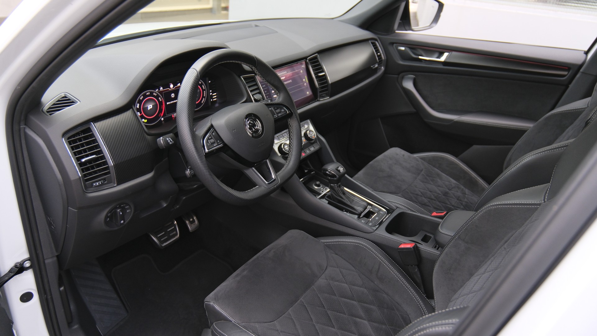 SKODA Kodiaq 2.0 TSI 4x4 Sport Line-image-2
