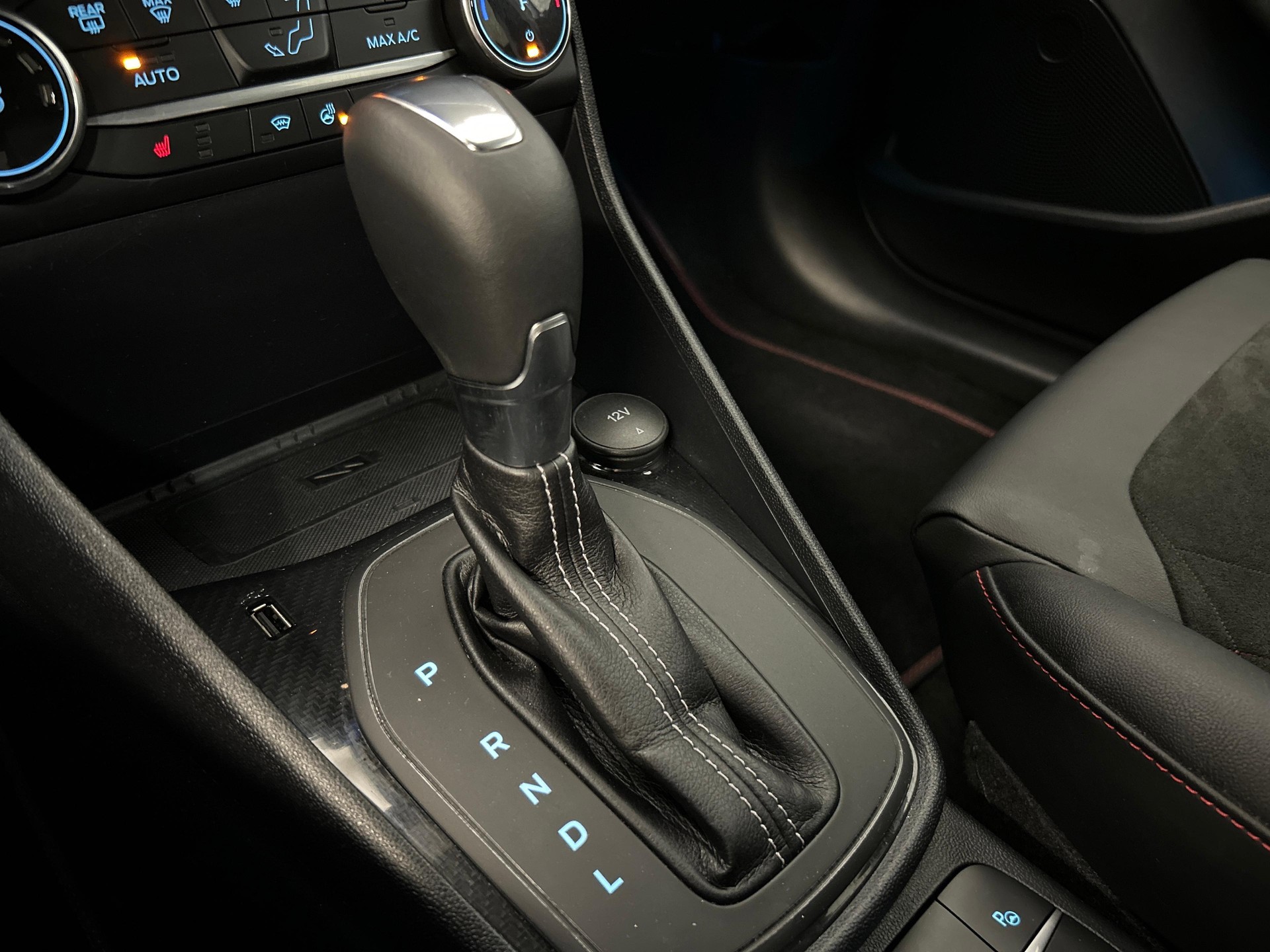 FORD Fiesta 1.0 EcoB Hybrid ST-Line X-image-13