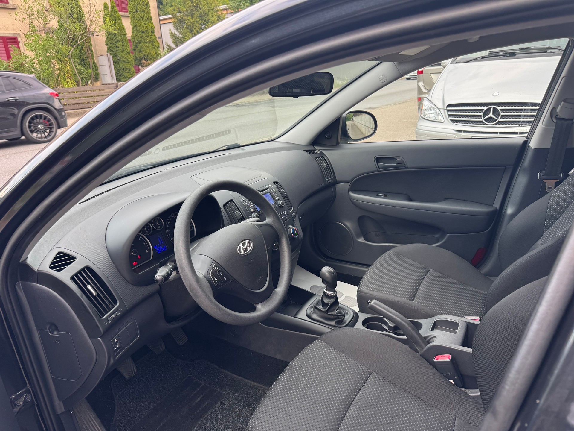 HYUNDAI i30 1.4 Comfort-image-11