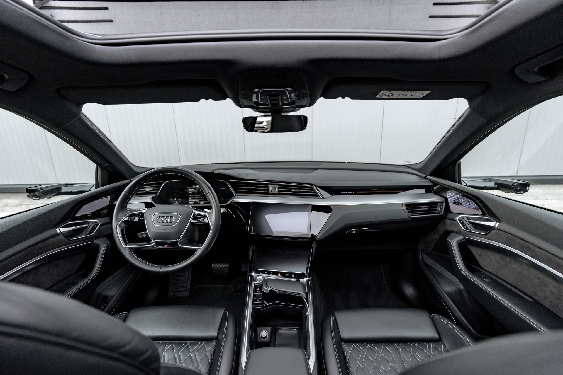 AUDI e-tron 55 Advanced quattro * S-Line * FRISCH AB MFK * TRAUMHAFTE AUSSTATTUNG * SOH 93,3% *-image-10