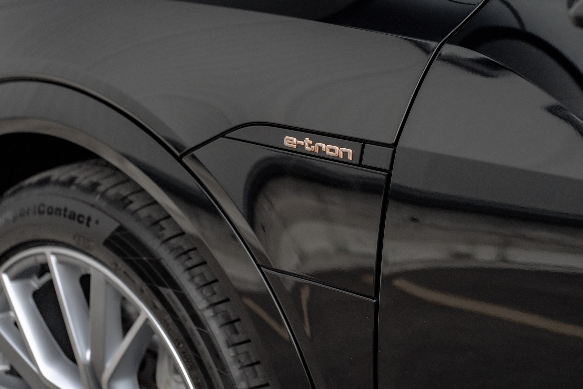 AUDI e-tron 55 Advanced quattro * S-Line * FRISCH AB MFK * TRAUMHAFTE AUSSTATTUNG * SOH 93,3% *-image-8