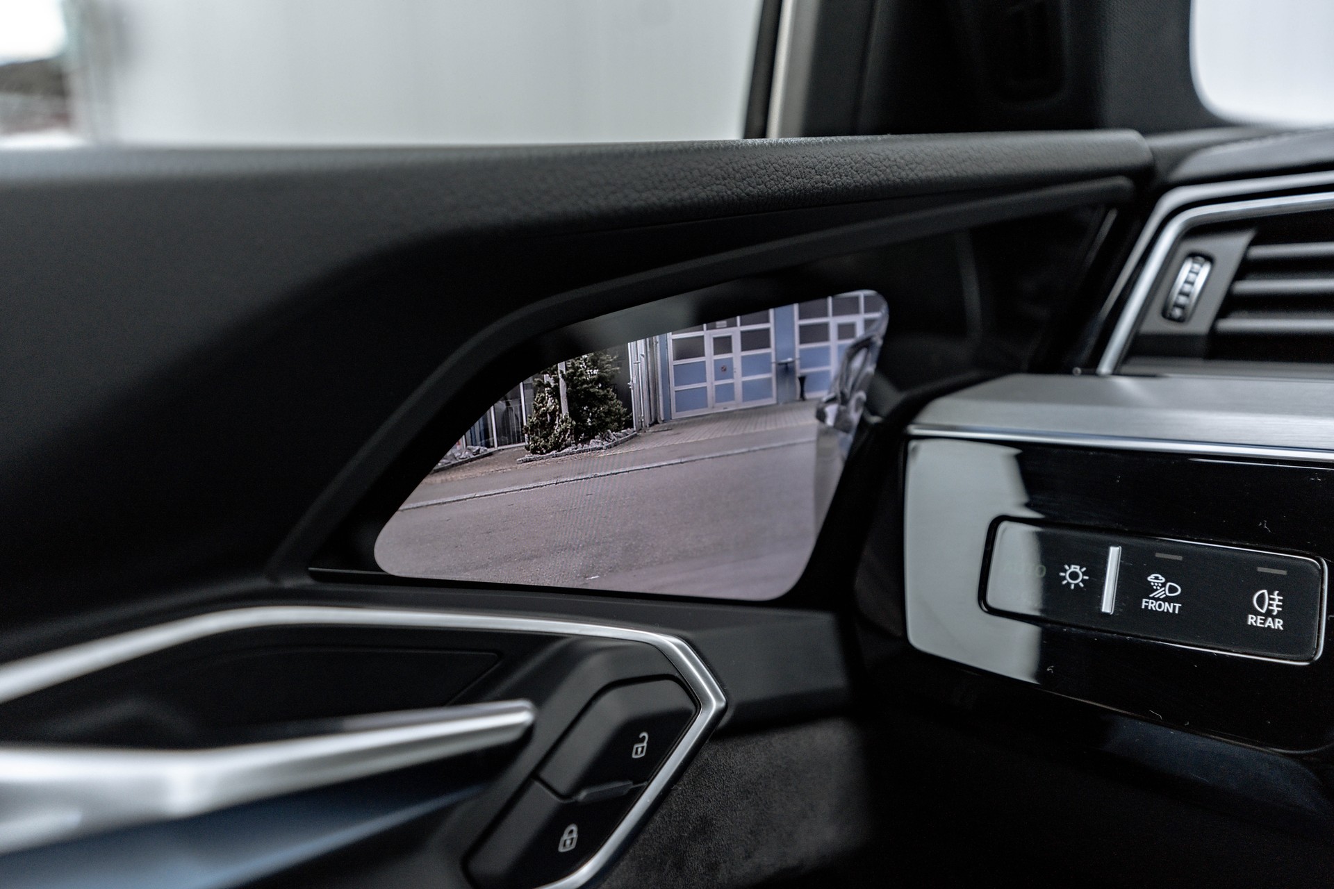 AUDI e-tron 55 Advanced quattro * S-Line * FRISCH AB MFK * TRAUMHAFTE AUSSTATTUNG * SOH 93,3% *-image-20