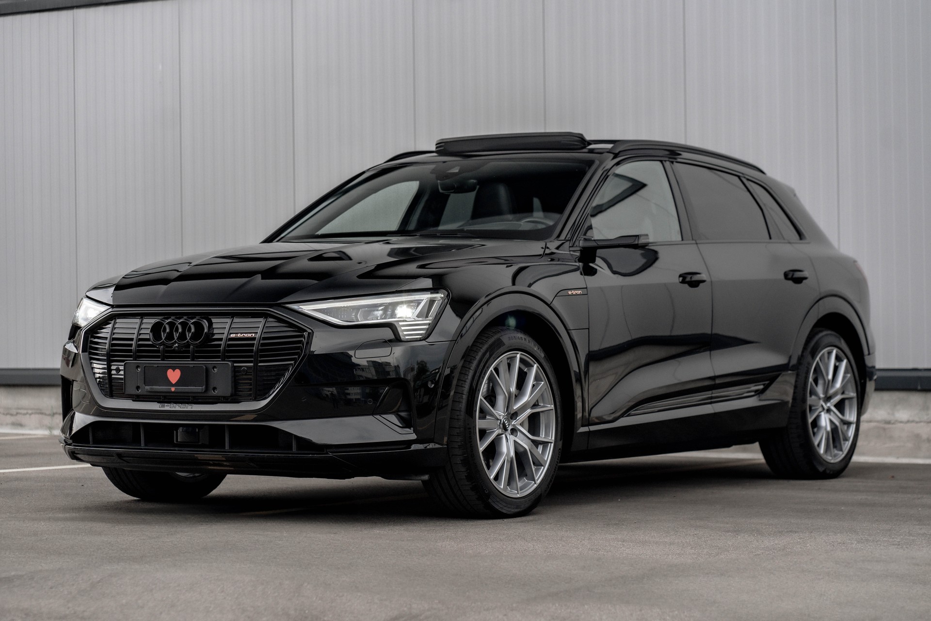AUDI e-tron 55 Advanced quattro * S-Line * FRISCH AB MFK * TRAUMHAFTE AUSSTATTUNG * SOH 93,3% *-image-0