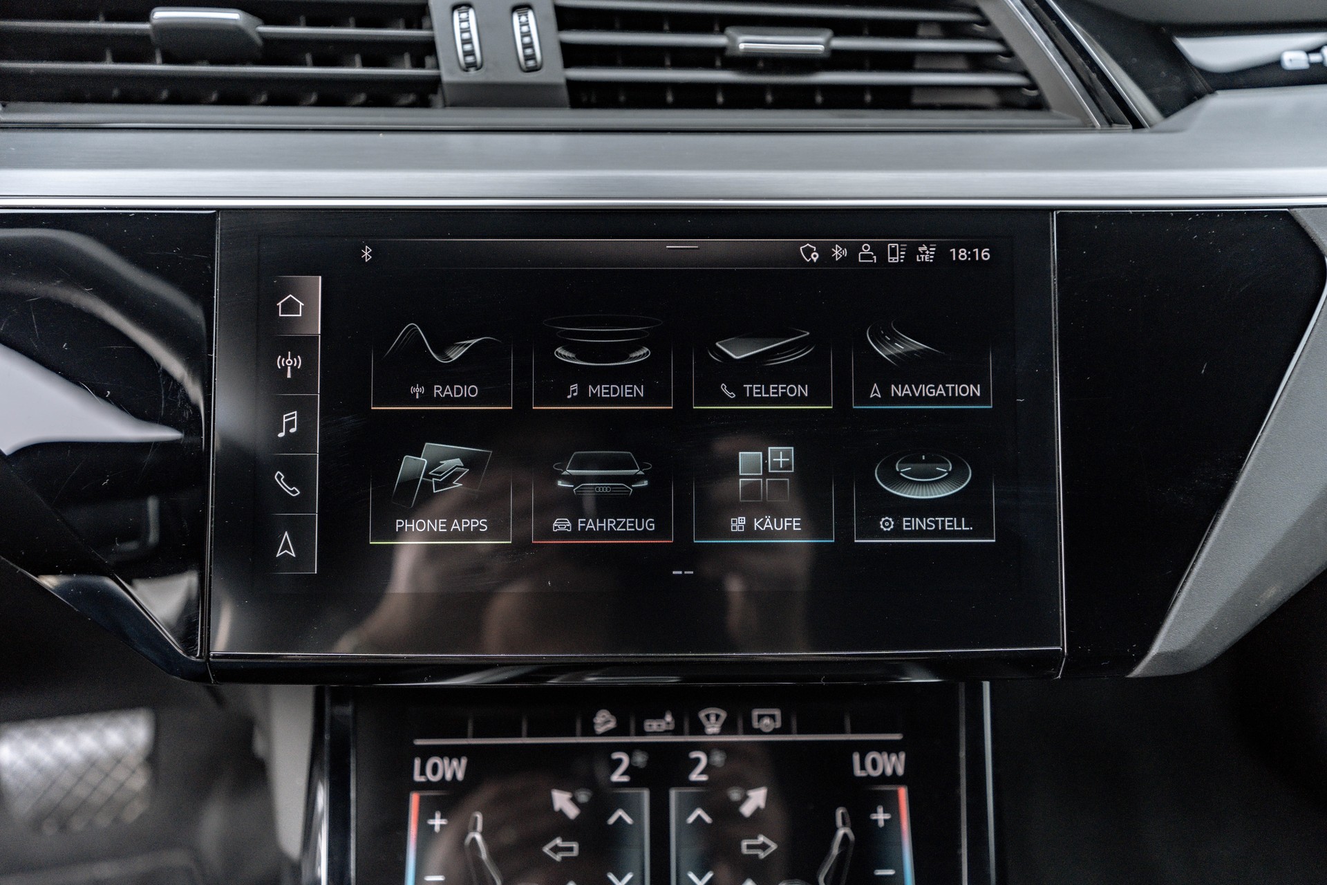 AUDI e-tron 55 Advanced quattro * S-Line * FRISCH AB MFK * TRAUMHAFTE AUSSTATTUNG * SOH 93,3% *-image-17