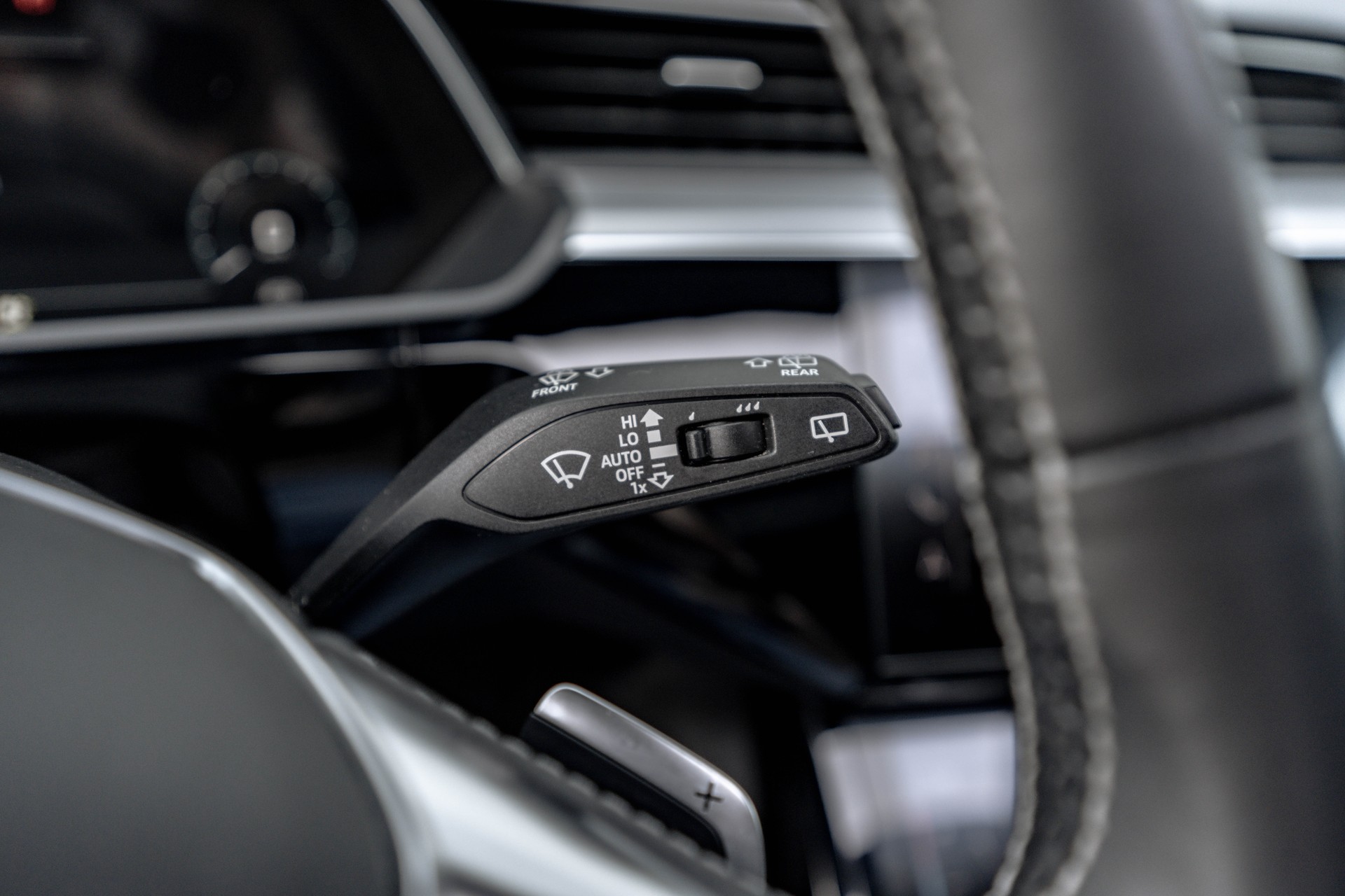 AUDI e-tron 55 Advanced quattro * S-Line * FRISCH AB MFK * TRAUMHAFTE AUSSTATTUNG * SOH 93,3% *-image-16