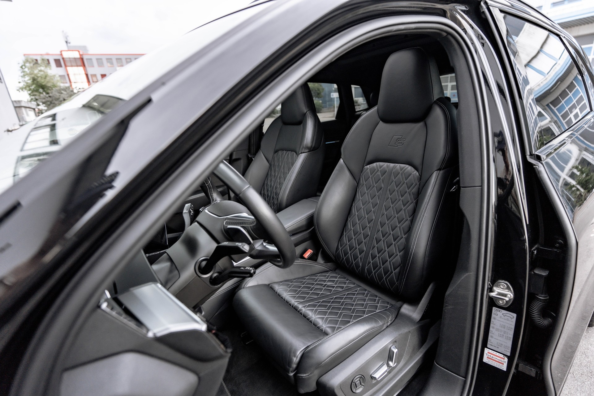 AUDI e-tron 55 Advanced quattro * S-Line * FRISCH AB MFK * TRAUMHAFTE AUSSTATTUNG * SOH 93,3% *-image-21