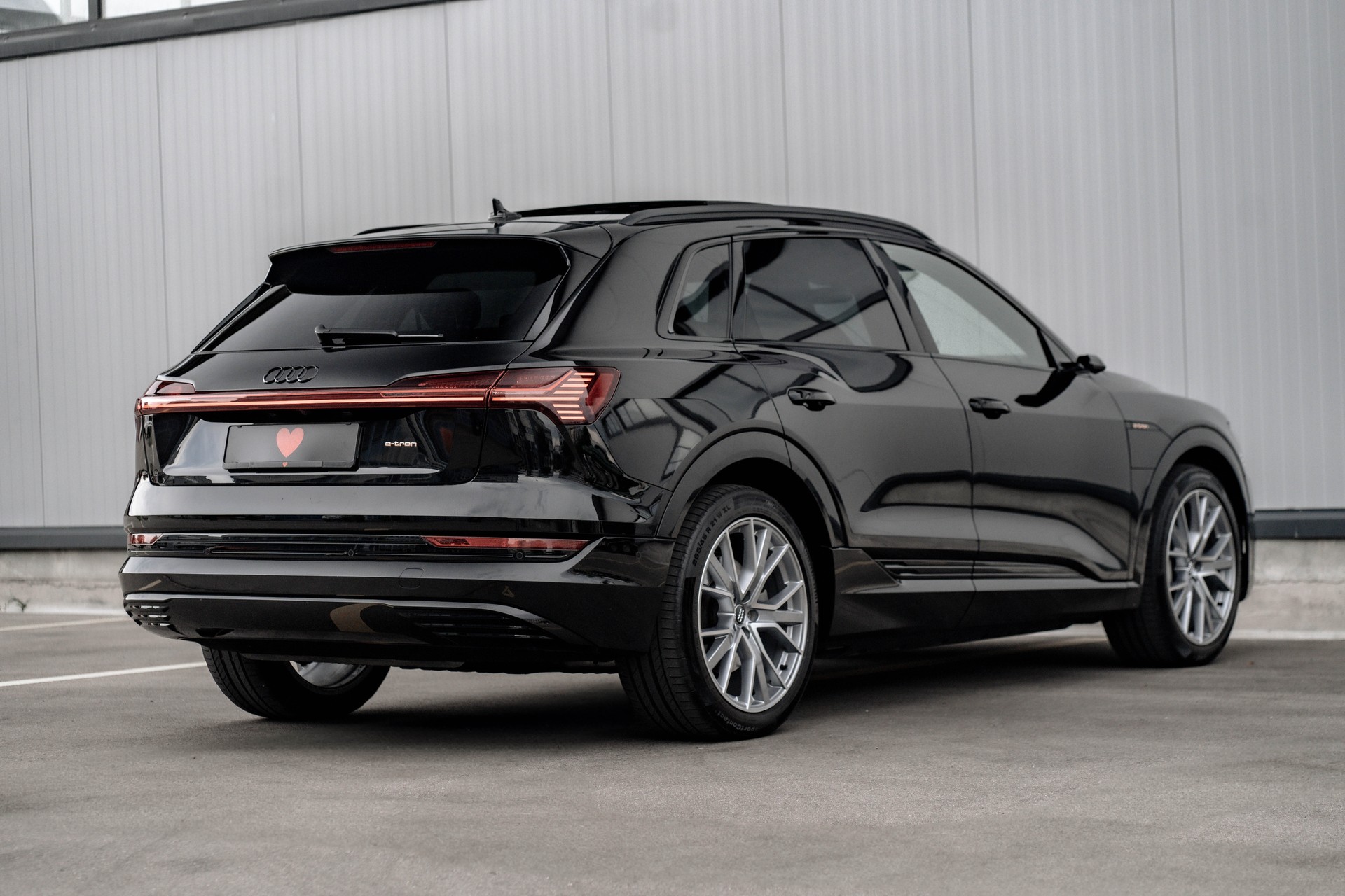 AUDI e-tron 55 Advanced quattro * S-Line * FRISCH AB MFK * TRAUMHAFTE AUSSTATTUNG * SOH 93,3% *-image-4