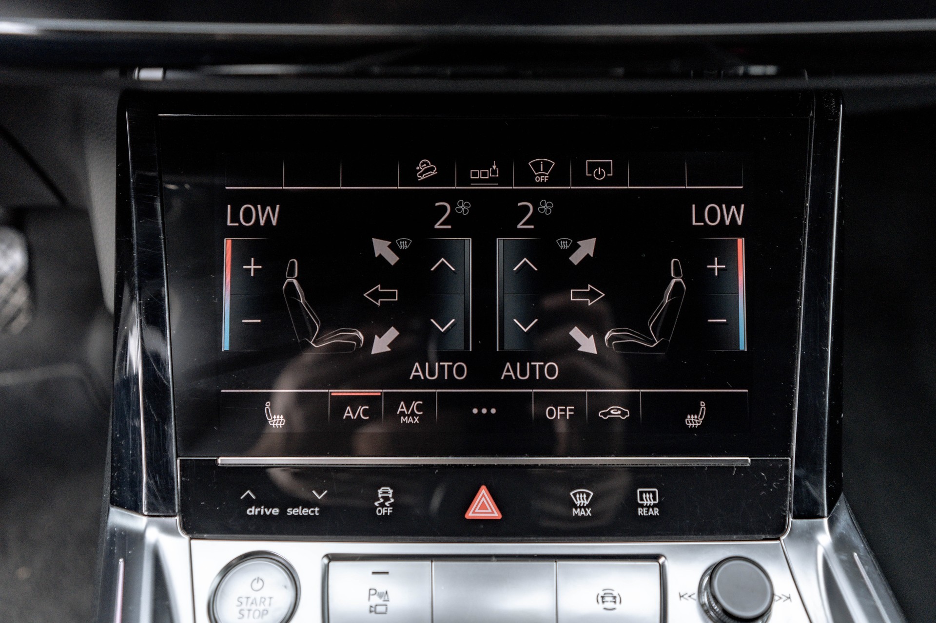 AUDI e-tron 55 Advanced quattro * S-Line * FRISCH AB MFK * TRAUMHAFTE AUSSTATTUNG * SOH 93,3% *-image-18