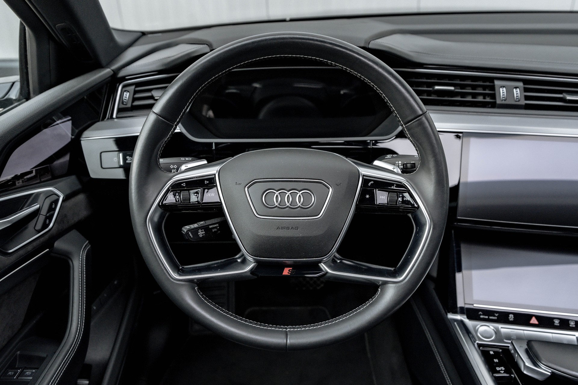 AUDI e-tron 55 Advanced quattro * S-Line * FRISCH AB MFK * TRAUMHAFTE AUSSTATTUNG * SOH 93,3% *-image-11