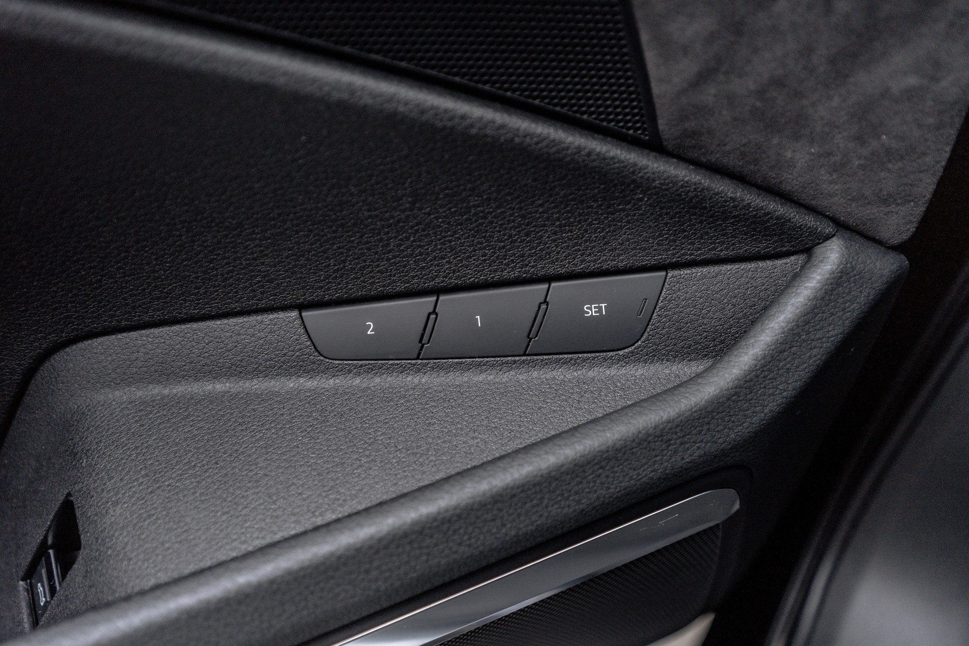 AUDI e-tron 55 Advanced quattro * S-Line * FRISCH AB MFK * TRAUMHAFTE AUSSTATTUNG * SOH 93,3% *-image-24