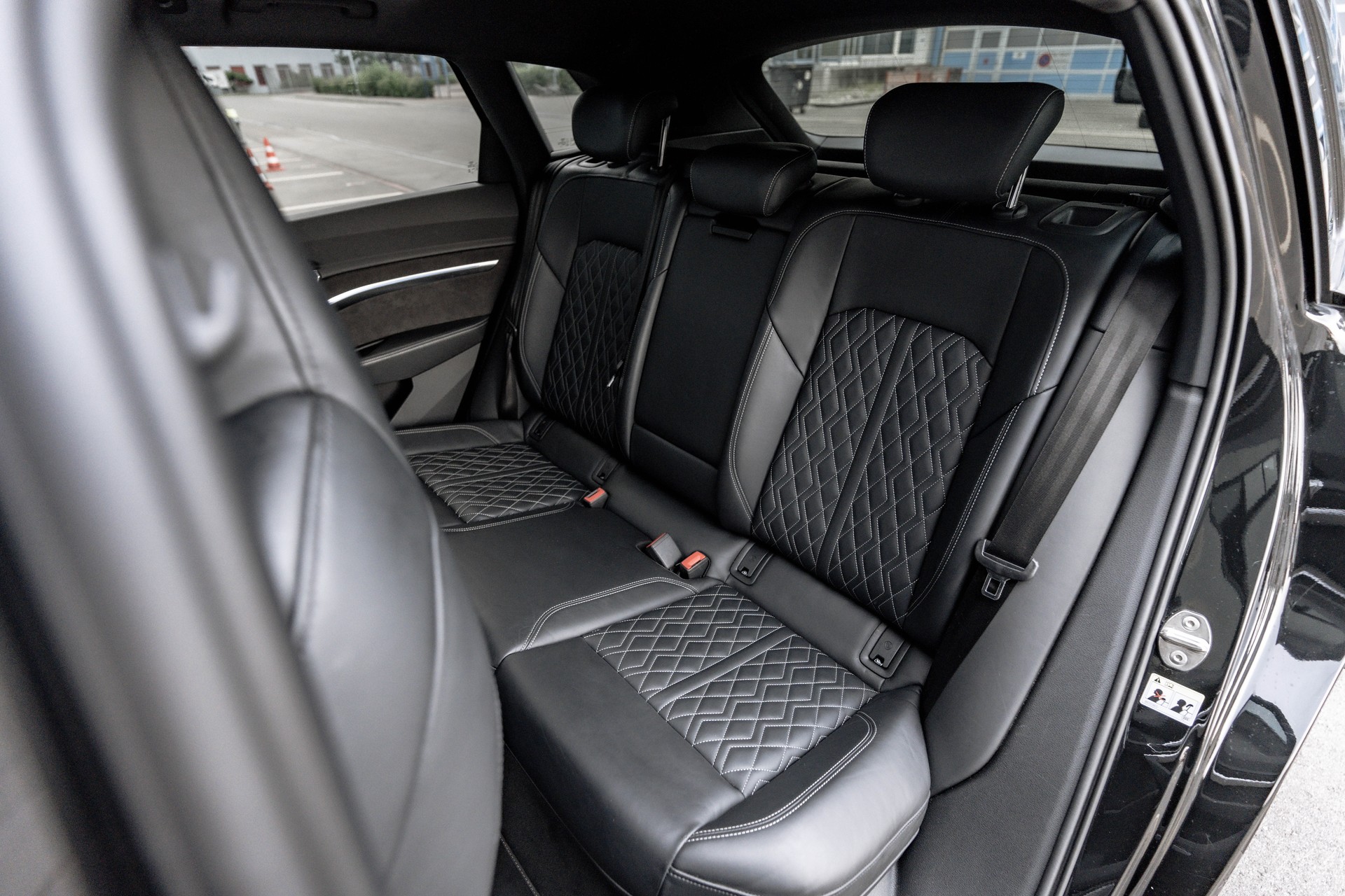 AUDI e-tron 55 Advanced quattro * S-Line * FRISCH AB MFK * TRAUMHAFTE AUSSTATTUNG * SOH 93,3% *-image-25