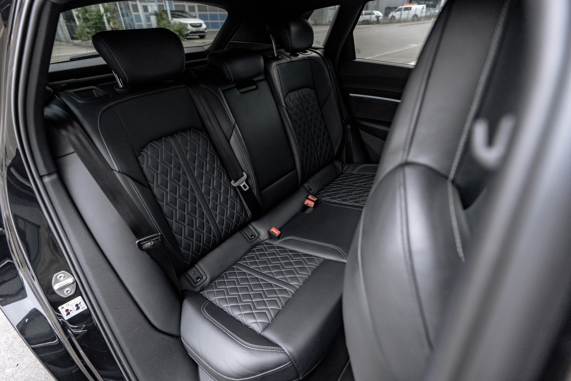 AUDI e-tron 55 Advanced quattro * S-Line * FRISCH AB MFK * TRAUMHAFTE AUSSTATTUNG * SOH 93,3% *-image-26