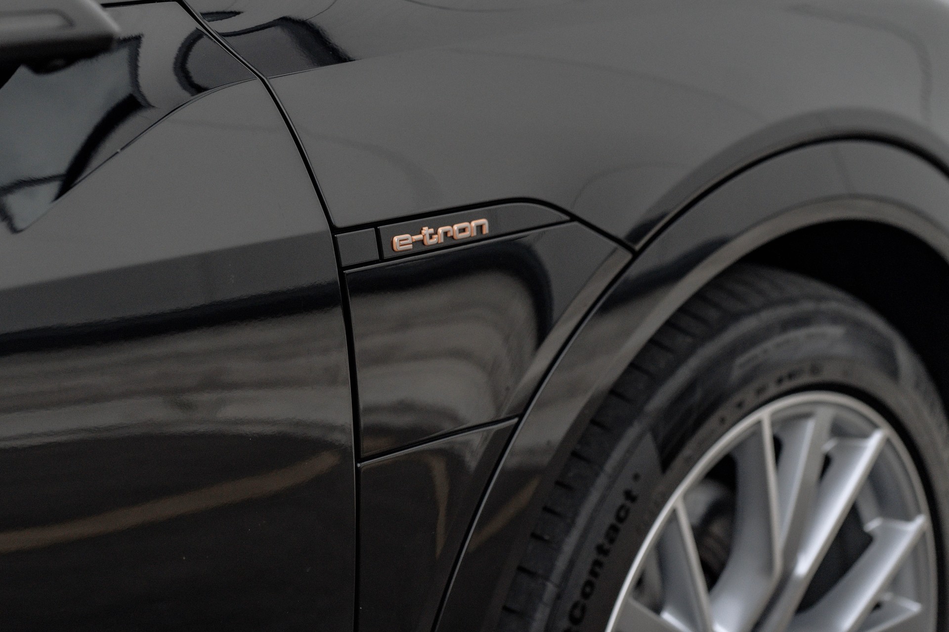 AUDI e-tron 55 Advanced quattro * S-Line * FRISCH AB MFK * TRAUMHAFTE AUSSTATTUNG * SOH 93,3% *-image-9