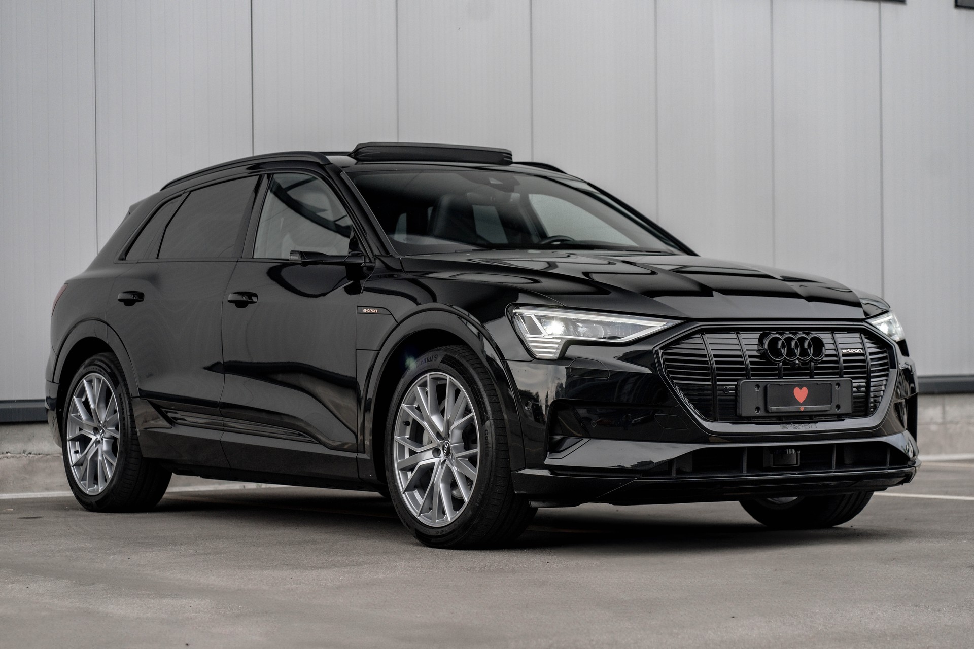 AUDI e-tron 55 Advanced quattro * S-Line * FRISCH AB MFK * TRAUMHAFTE AUSSTATTUNG * SOH 93,3% *-image-2