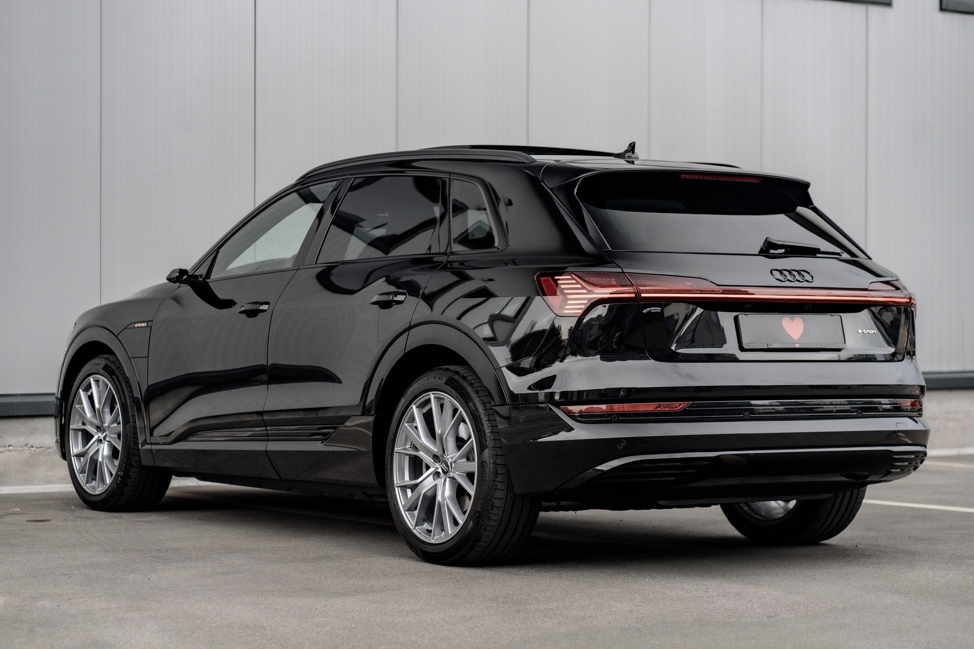 AUDI e-tron 55 Advanced quattro * S-Line * FRISCH AB MFK * TRAUMHAFTE AUSSTATTUNG * SOH 93,3% *-image-6