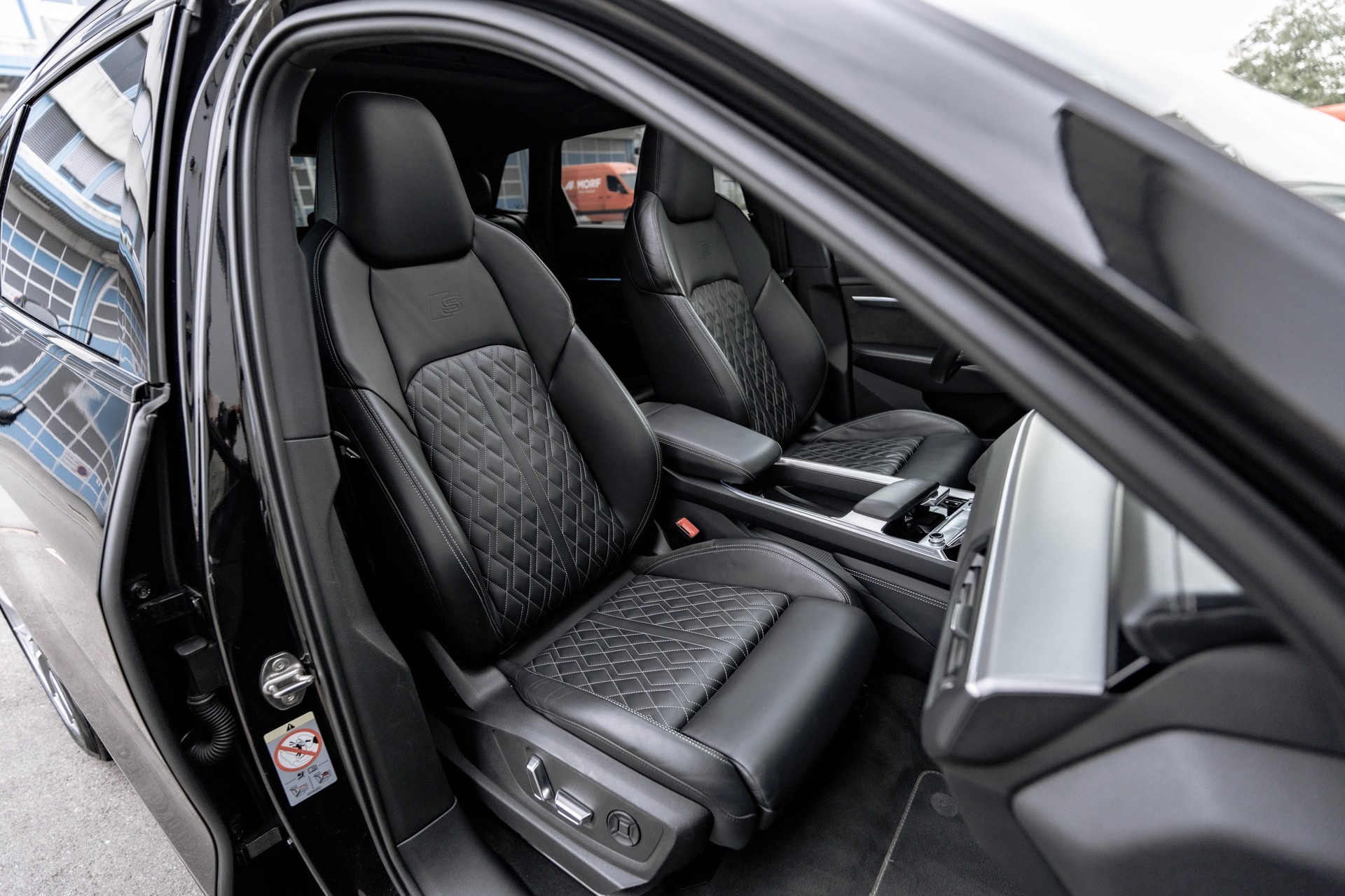 AUDI e-tron 55 Advanced quattro * S-Line * FRISCH AB MFK * TRAUMHAFTE AUSSTATTUNG * SOH 93,3% *-image-27